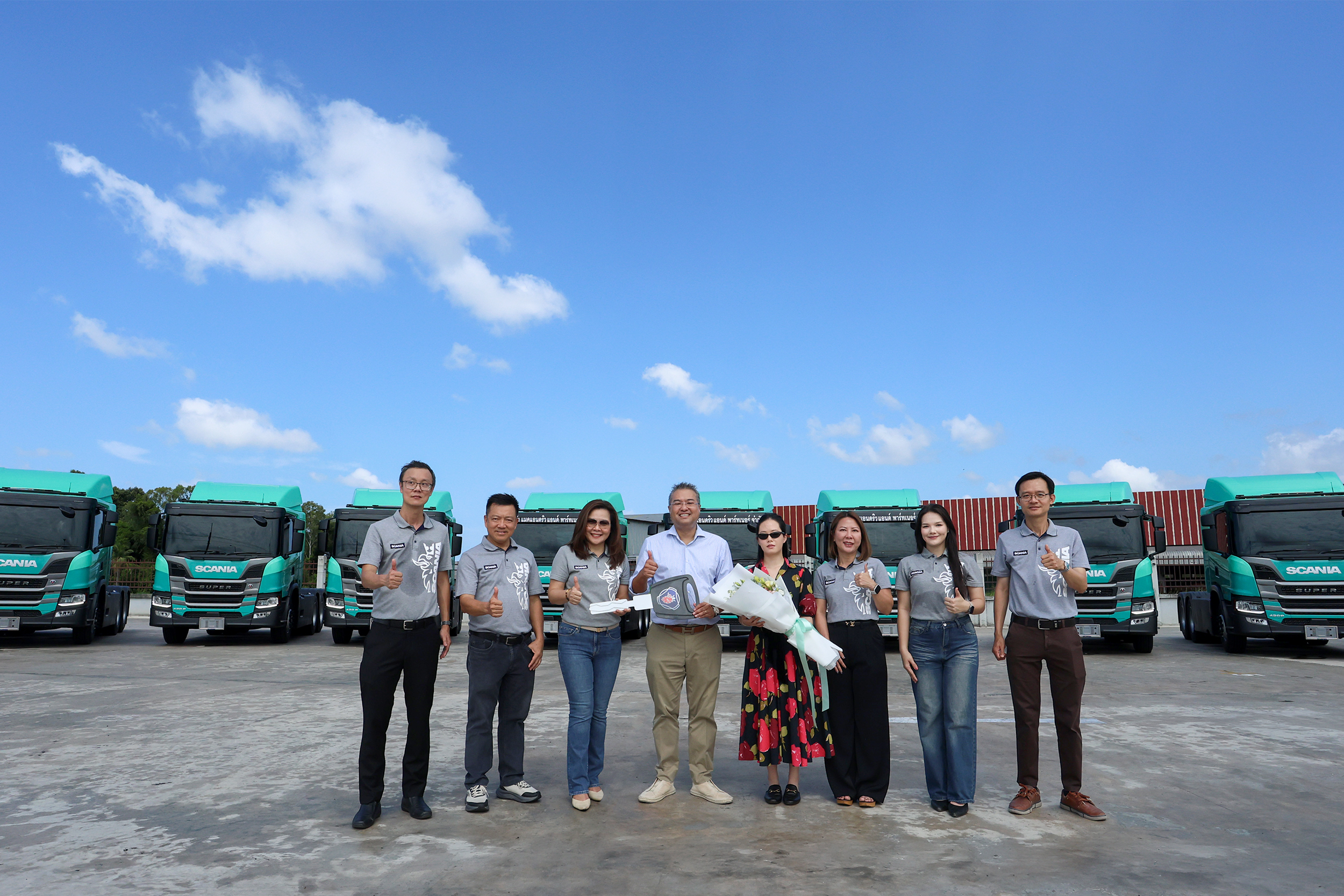 พิธีส่งมอบรถ Scania Super Euro5 ให้แมคแอนดริว แอนด์ พาร์ทเนอร์ส