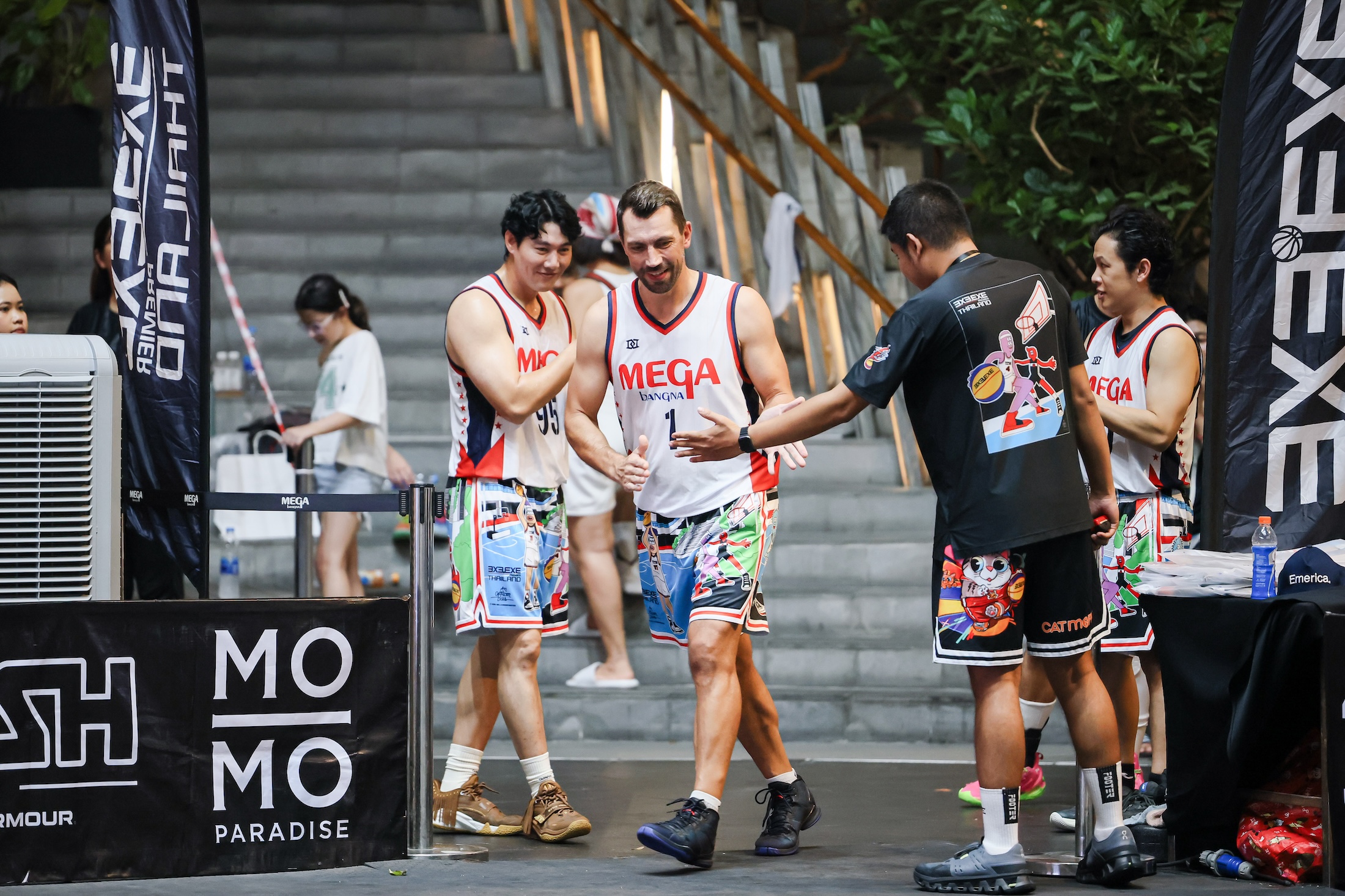ผู้บริหารและศิลปินดังลงสนาม CELEBRITY MATCH