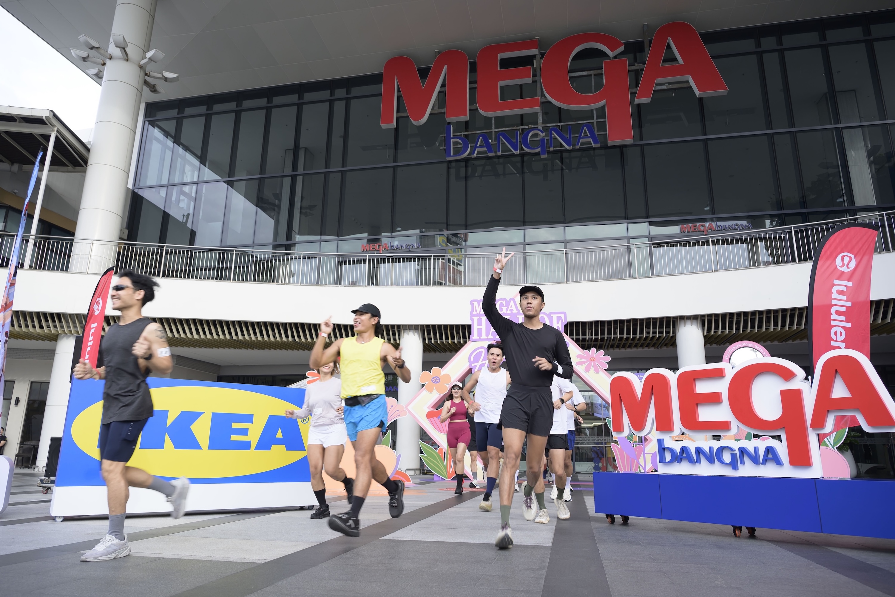 นักวิ่งออกสตาร์ตจาก MAIN ENTRANCE เมกาบางนา