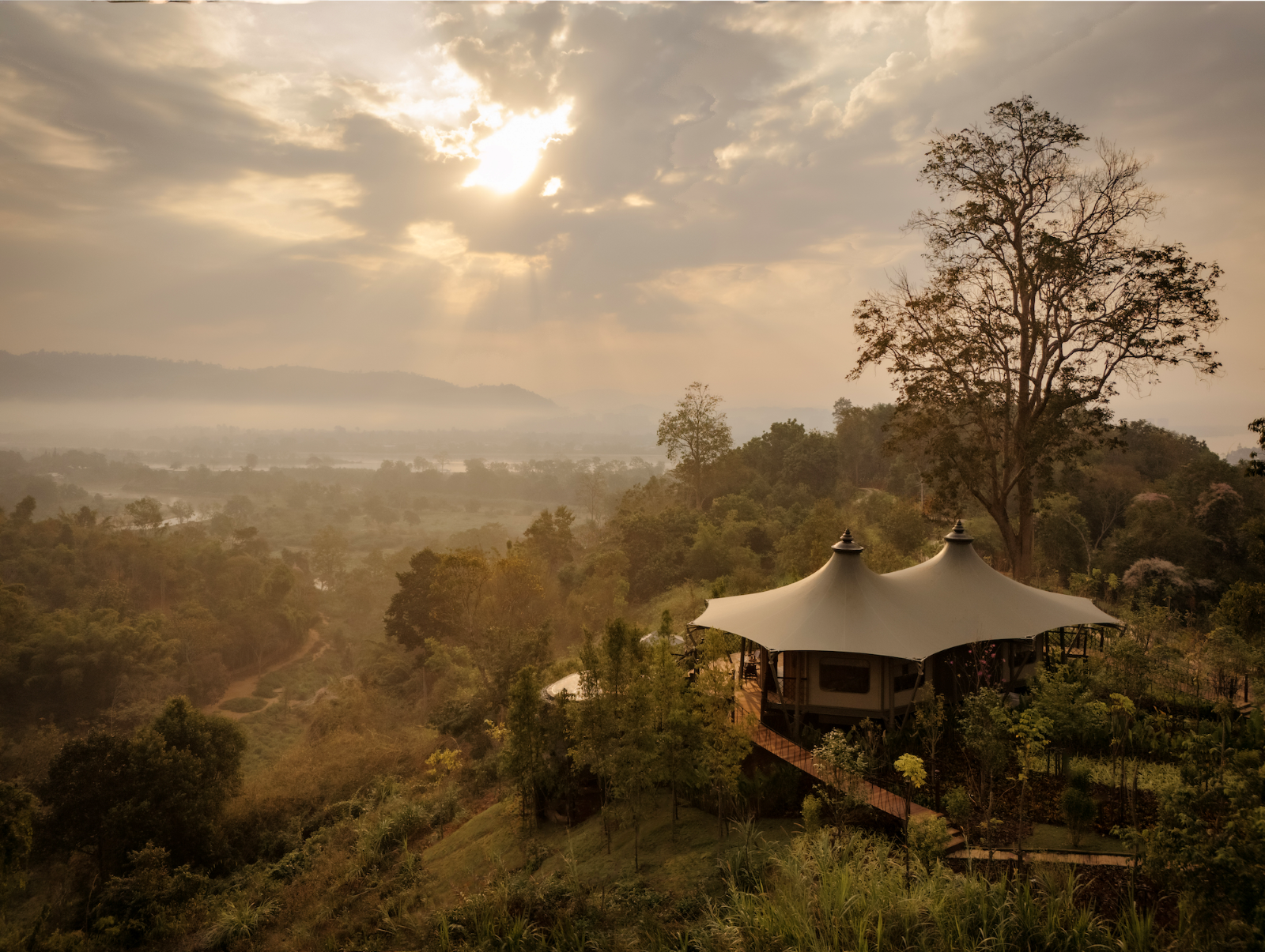 เต็นท์ Mekong Explorer อนันตรา โกลเดน ไทรแองเกิล แอเลแฟนท์ แคมป์ แอนด์ รีสอร์ท จังหวัดเชียงราย