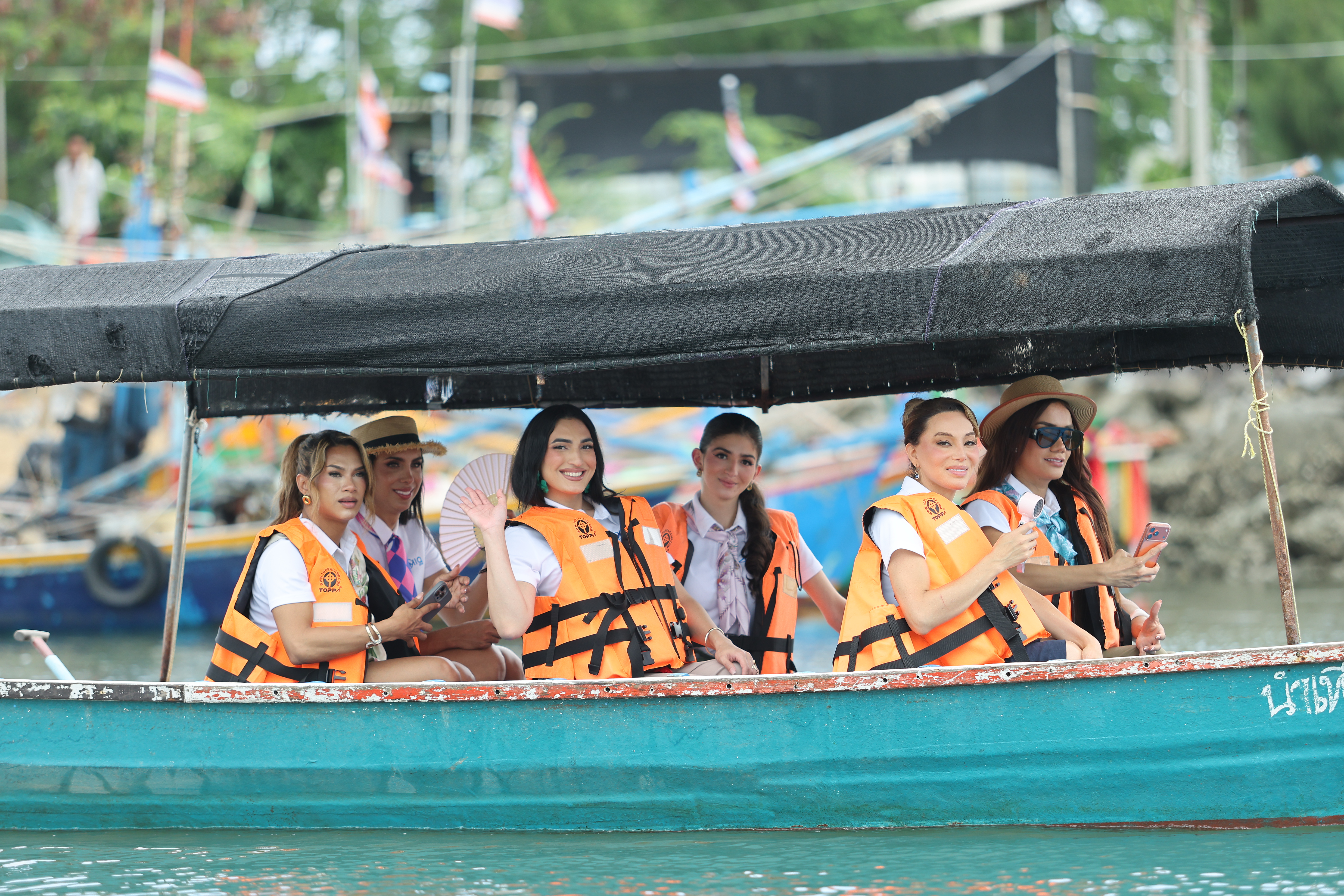 บรรยากาศงานต้อนรับที่สถานีรถไฟหัวหิน