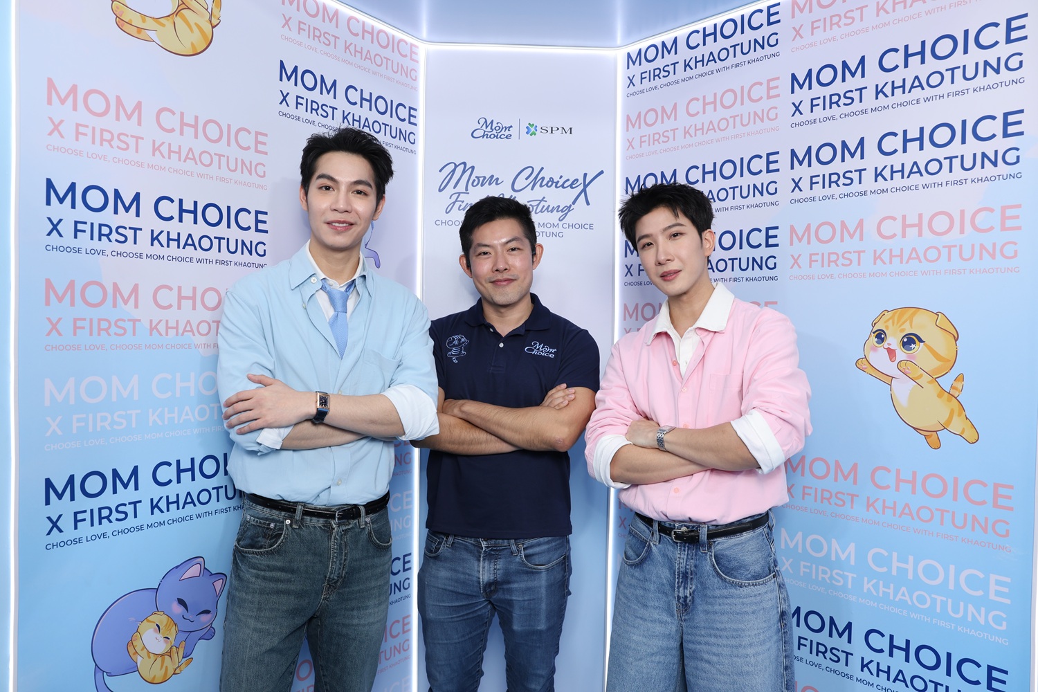 น.สพ.ดร. วันกาศ จำภัญคุณพัฒ ผู้จัดการฝ่ายการตลาด กับ เฟิร์ส–คณพันธ์ และ ข้าวตัง–ธนวัฒน์