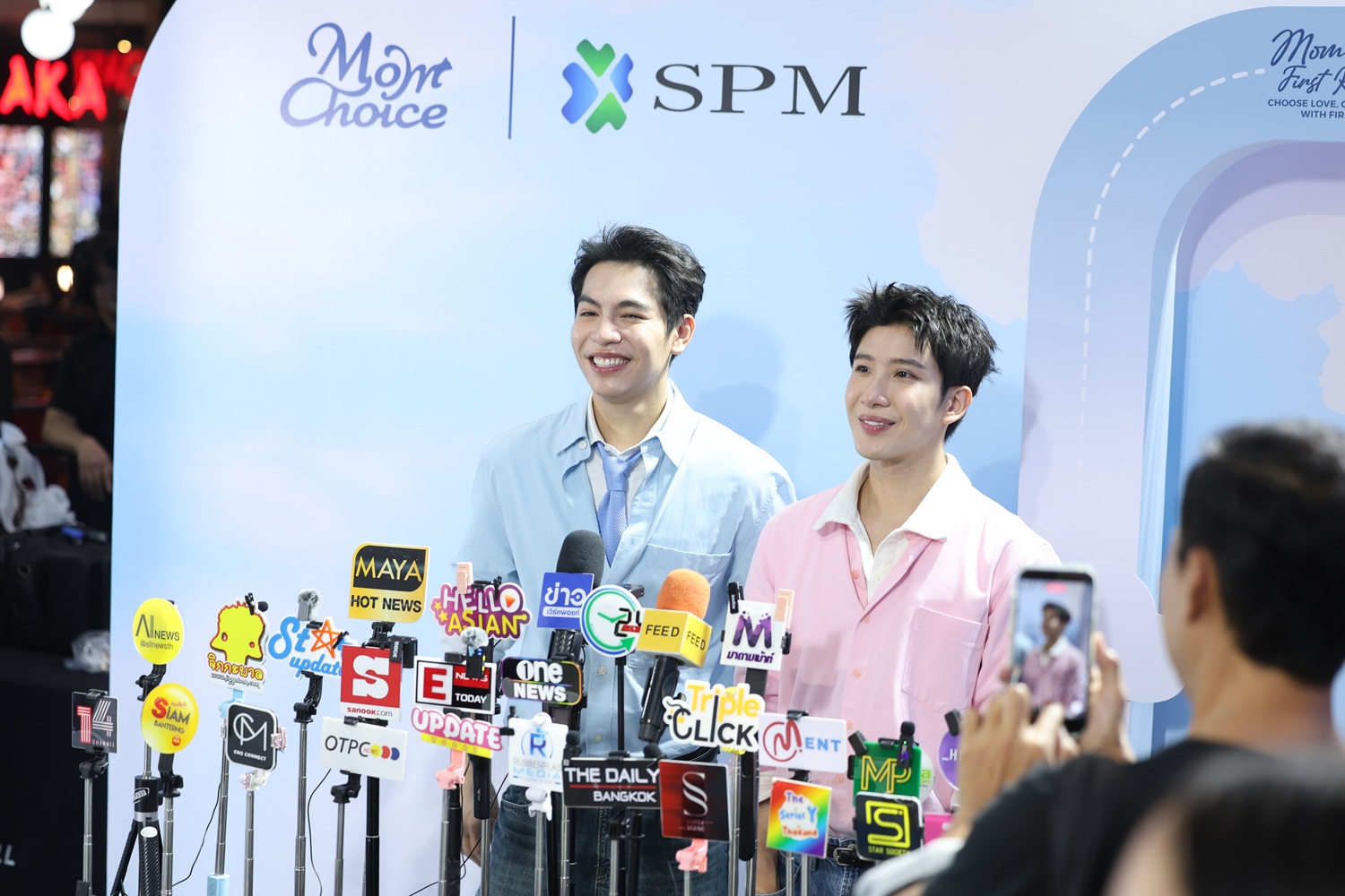 บรรยากาศขณะให้สัมภาษณ์สื่อมวลชน