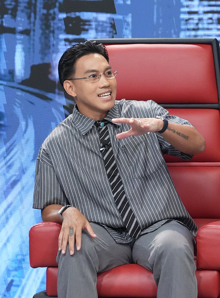 “ลีซอ” ธีรเทพ วิโนทัย ในรายการ HOT SEAT ตีซี้ตัวตึง
