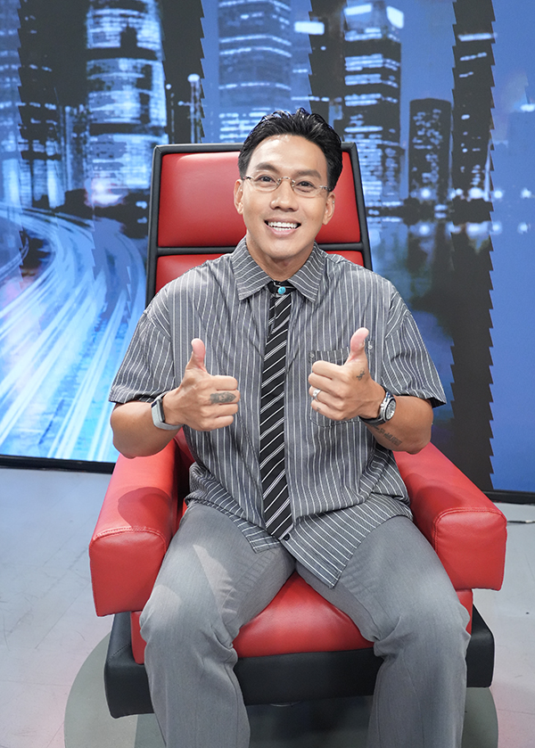 บรรยากาศการพูดคุยในรายการ HOT SEAT ตีซี้ตัวตึง