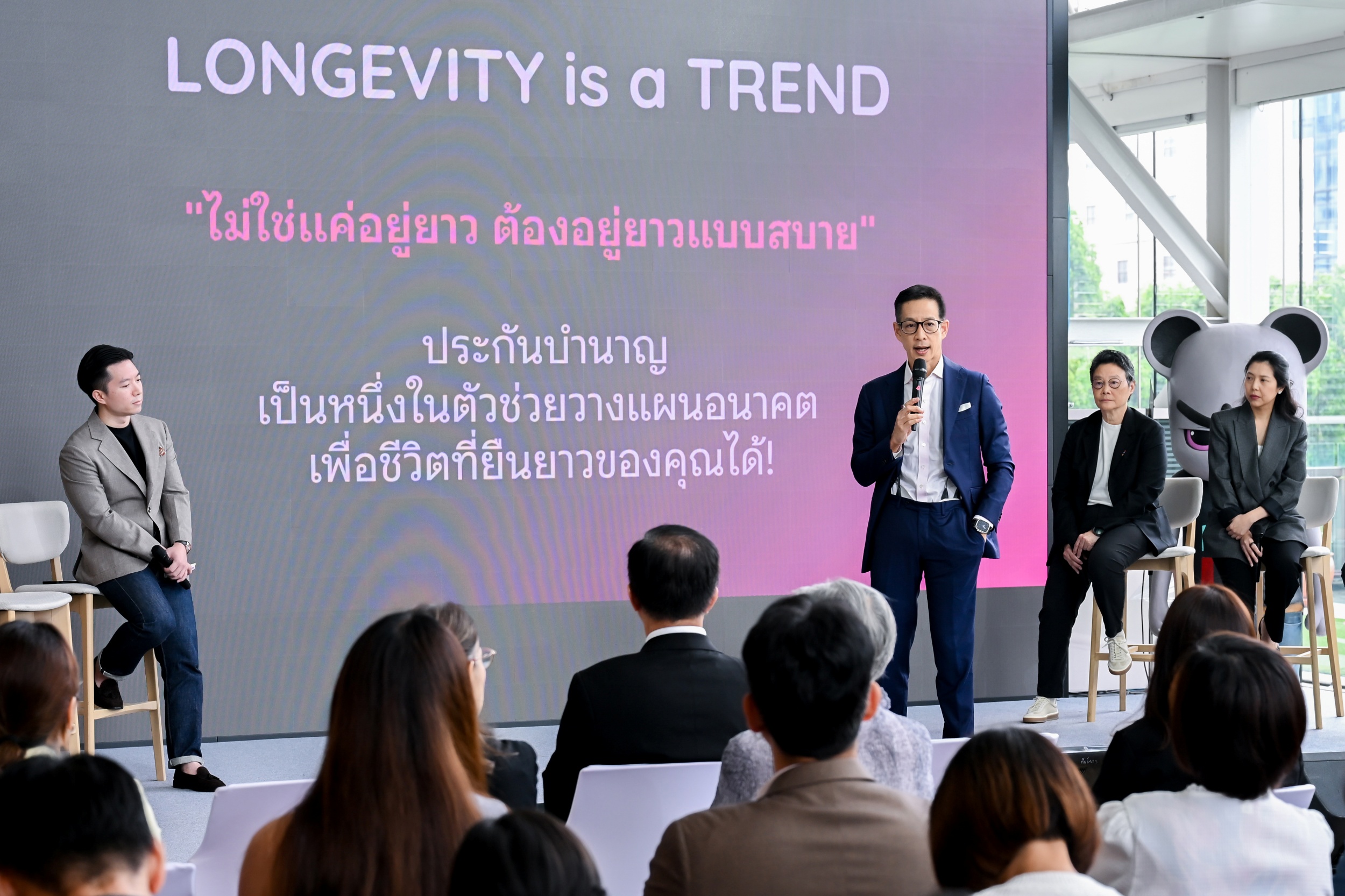 ผู้บริหารเมืองไทยประกันชีวิตให้สัมภาษณ์ในงานเปิดตัวผลิตภัณฑ์ใหม่