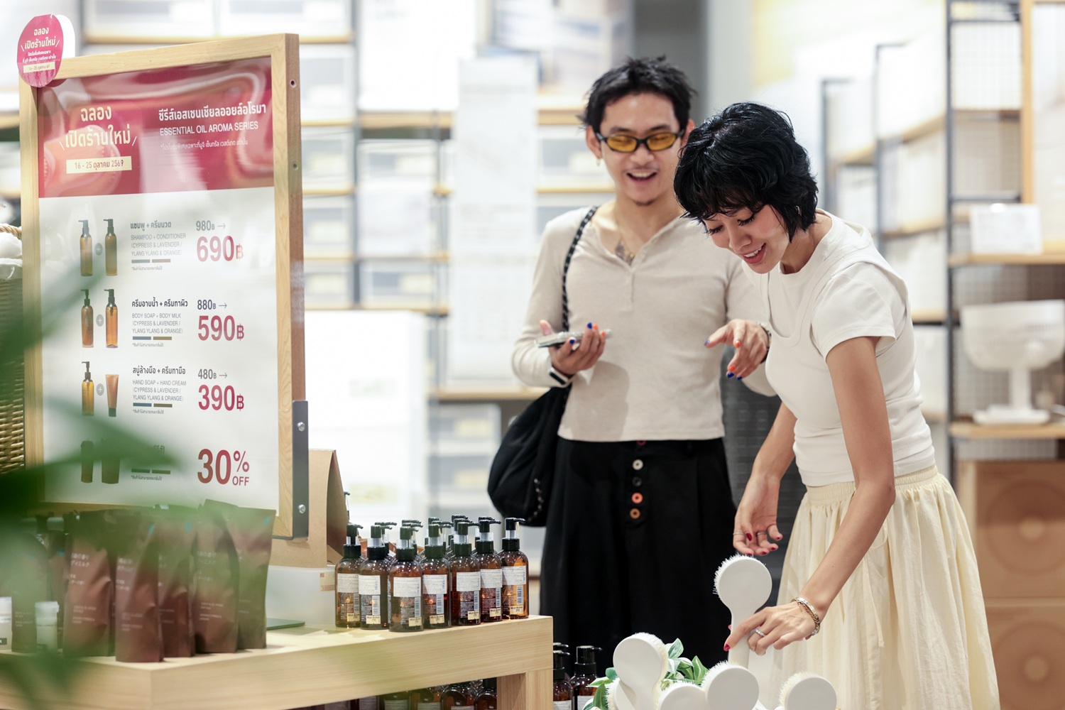 พื้นที่จำหน่ายสินค้าหมวดต่างๆ ภายในร้าน MUJI สาขาเซ็นทรัล เวสต์เกต
