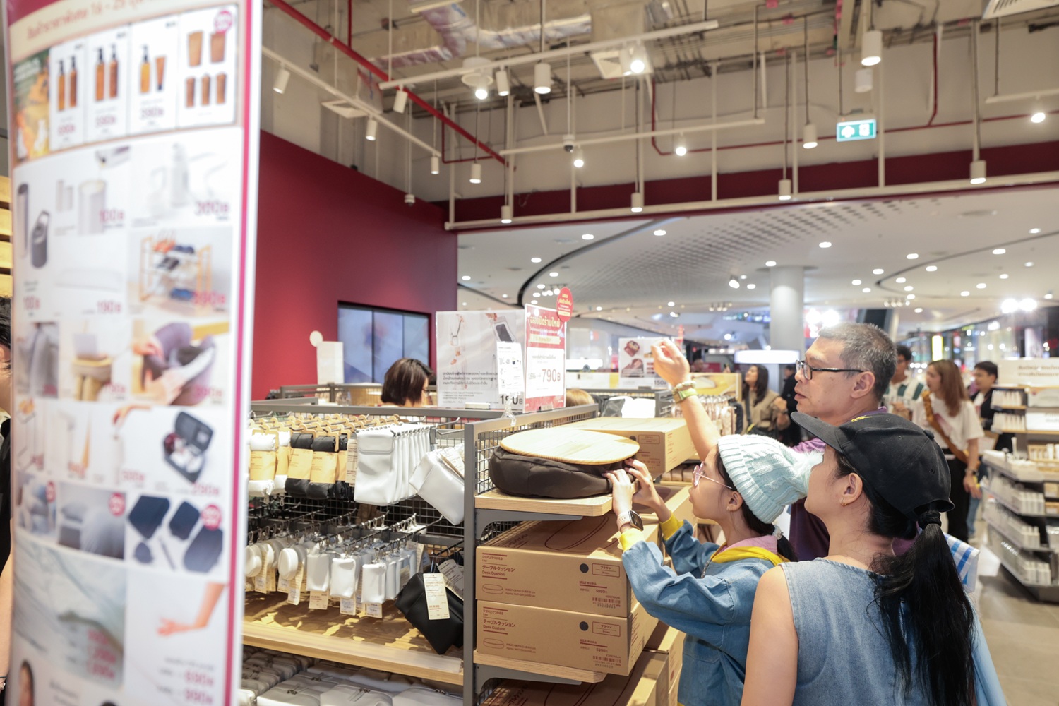สินค้า MUJI หลากหมวดหมู่ภายในสาขาเซ็นทรัล เวสต์เกต