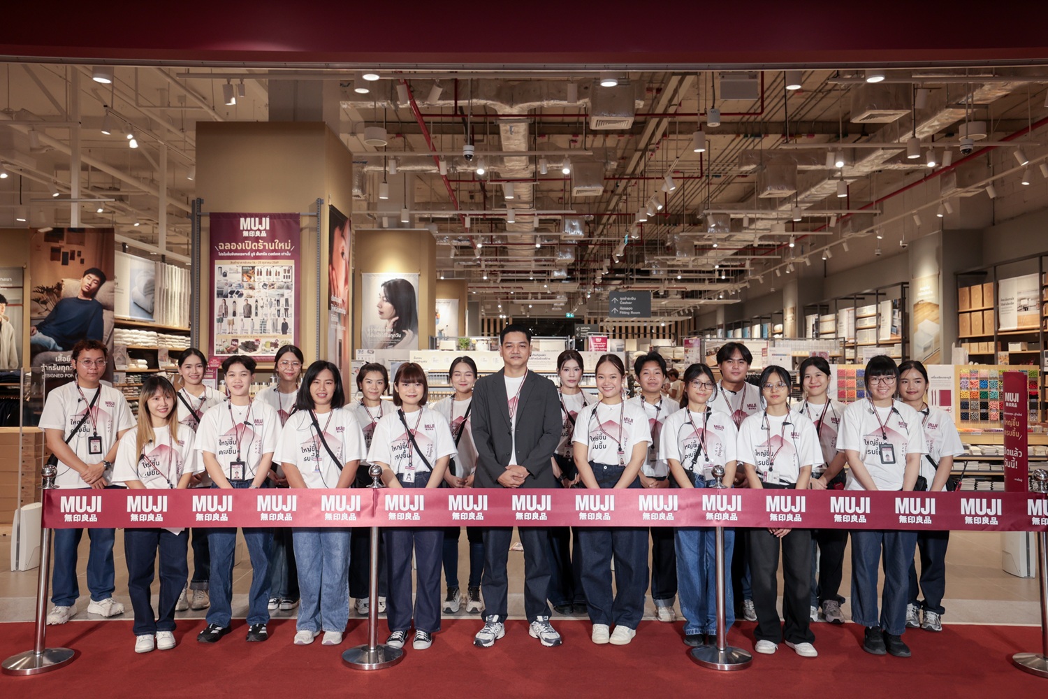 บรรยากาศการเลือกซื้อสินค้าภายในร้าน MUJI