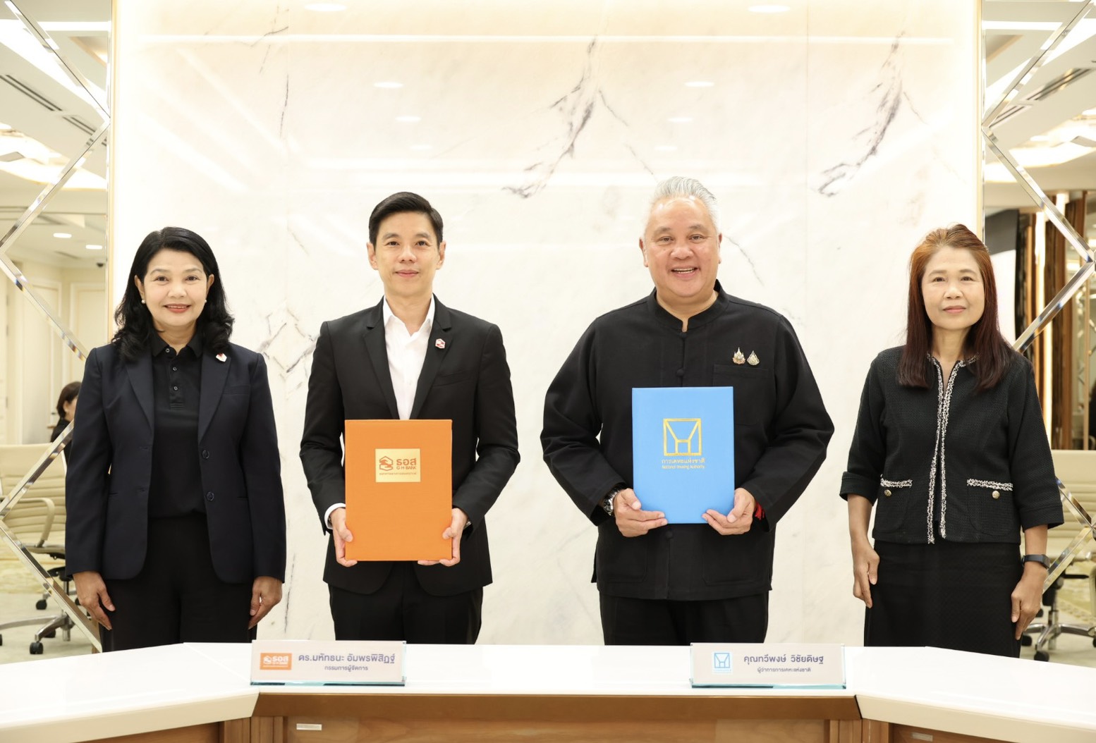 คณะผู้บริหารร่วมแสดงความยินดี