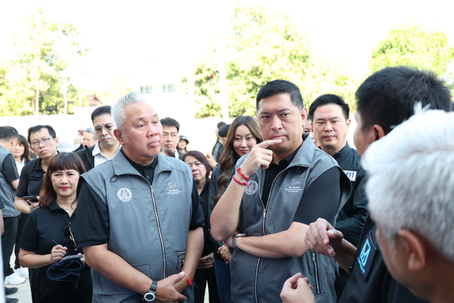 ผู้บริหารและทีมงานในการลงพื้นที่โครงการบ้านเอื้ออาทรเชียงใหม่ (ไนท์ซาฟารี)