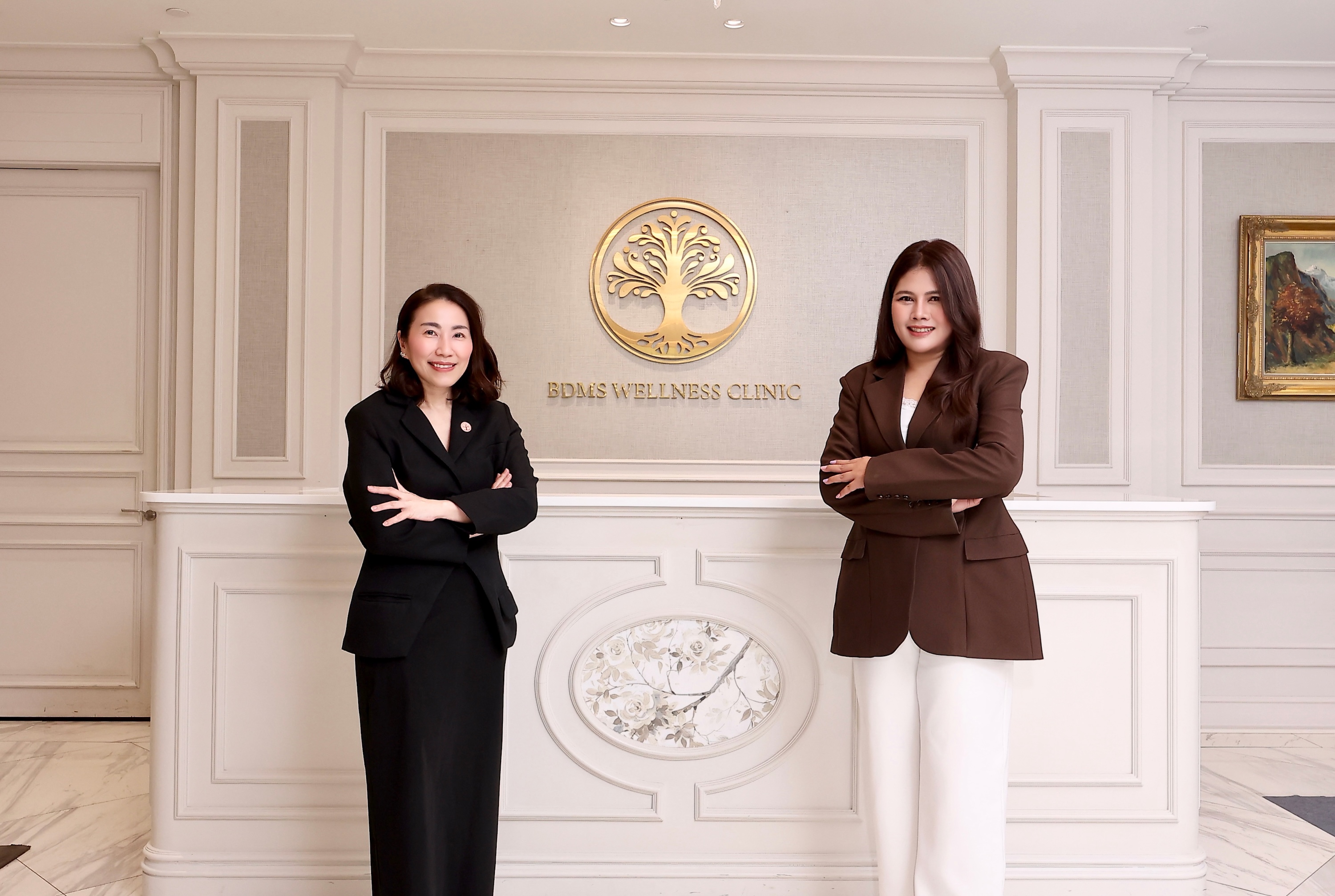 คุณกมลชนก โชติสมิทธิ์กุล ผู้อำนวยการอาวุโสฝ่ายการตลาด บีดีเอ็มเอส เวลเนส คลินิก (ซ้าย) และผู้บริหาร