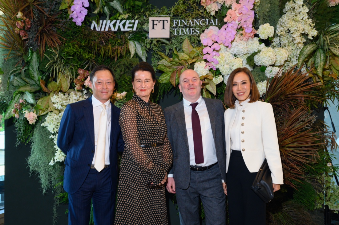 ผู้บริหารเพซ ดีเวลลอปเมนท์ และผู้บริหารไฟแนนเชียลไทม์ ในงาน Financial Times: Business of Luxury Summit – Asia Edition