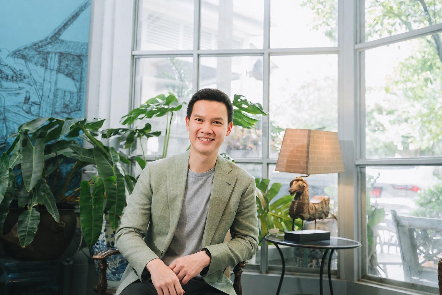 นายโดม ศิริโสภณา กรรมการผู้จัดการ บริษัท พีซแอนด์ลีฟวิ่ง จำกัด (มหาชน)