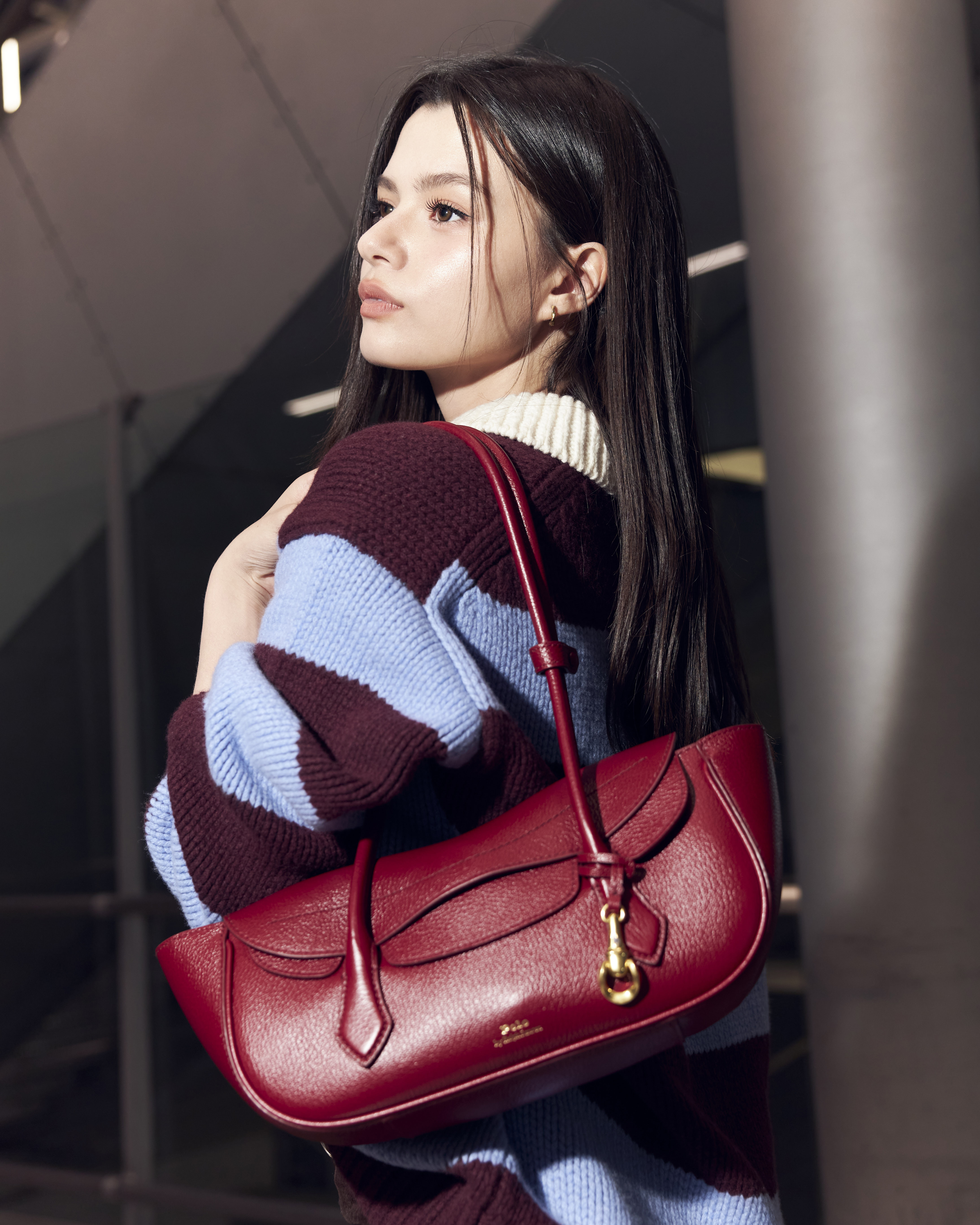แอร์พอร์ตลุคของเบคกี้และมีนจากคอลเลกชัน Fall 2026 ของ Polo Ralph Lauren