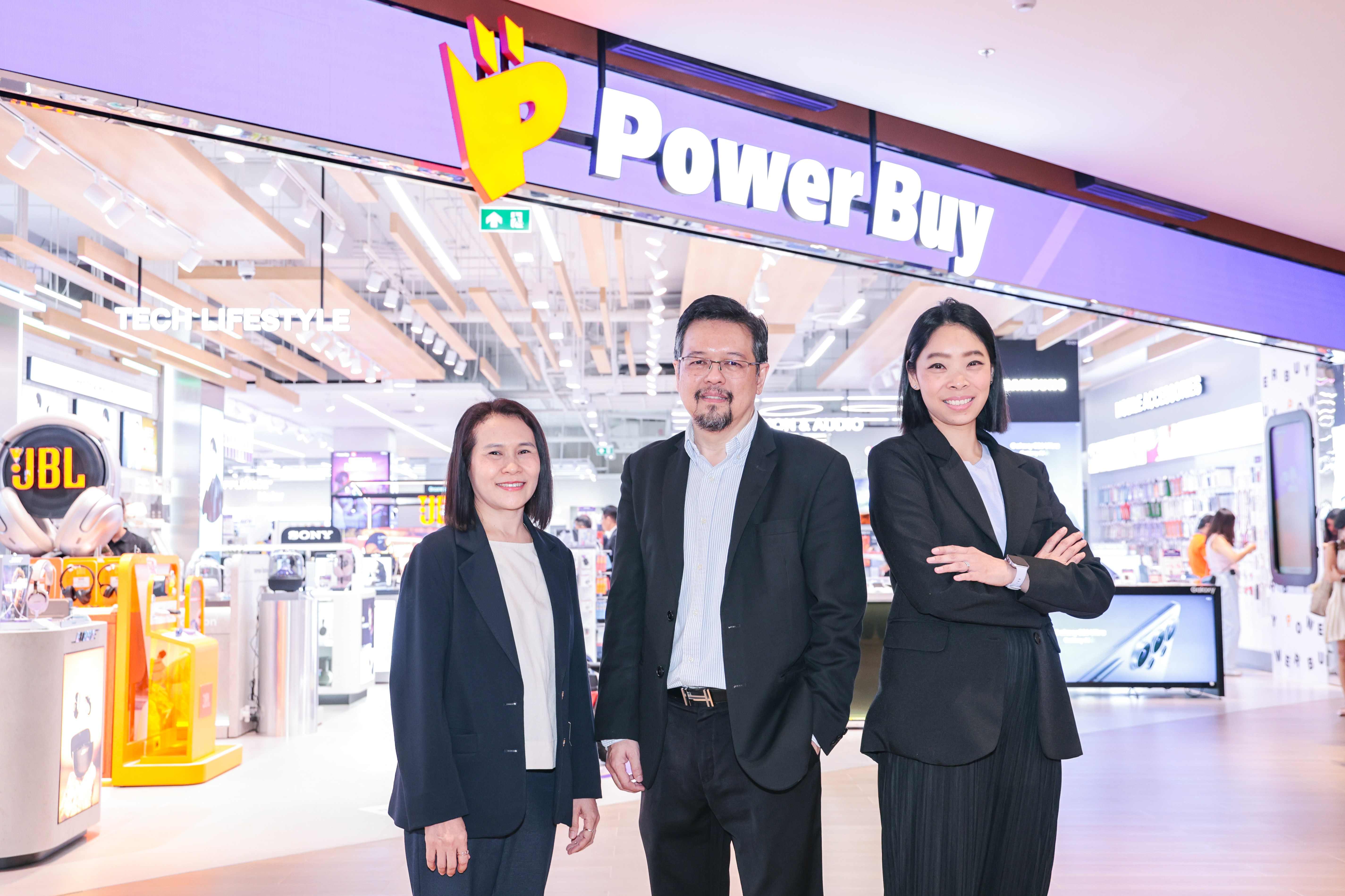 ทีมผู้บริหารเพาเวอร์บาย ศิวาพร สัมมุตถี, สุวิณ โกษีอํานวย, พัชราภรณ์ วรยิ่งยง