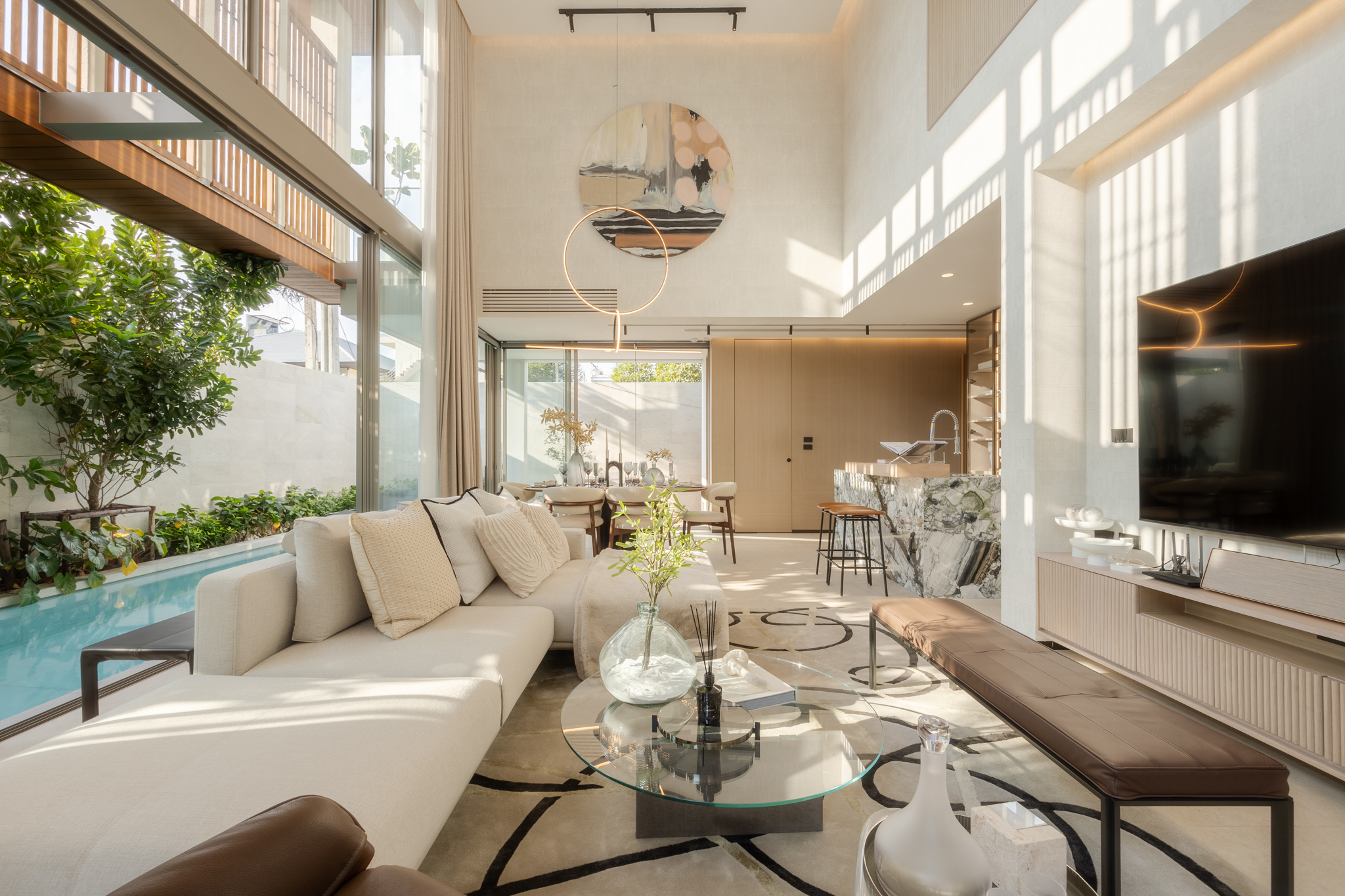 ห้องนั่งเล่นภายในบ้าน VI Ari