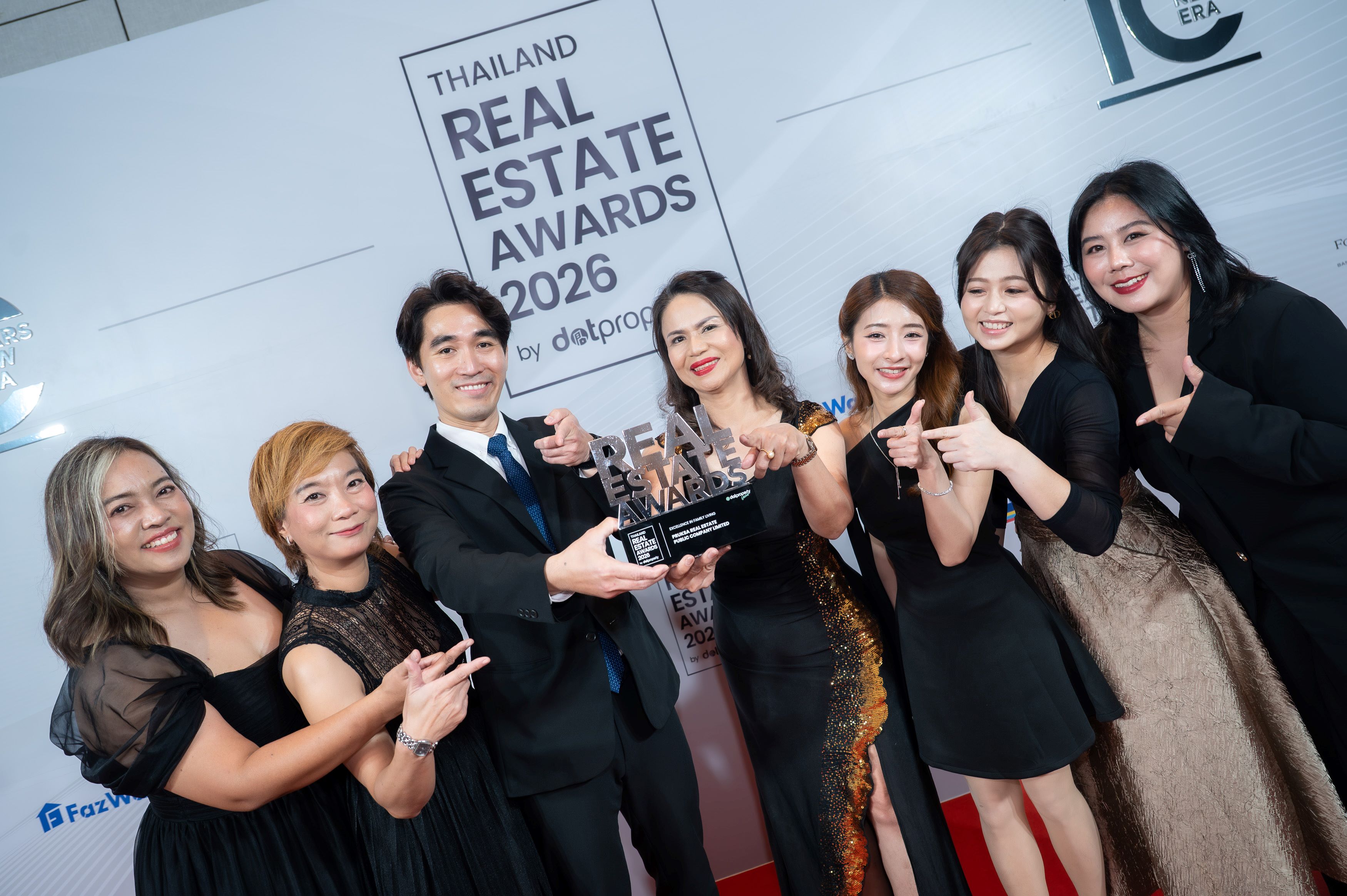 ผู้บริหารพฤกษารับรางวัล Excellent in Family Living