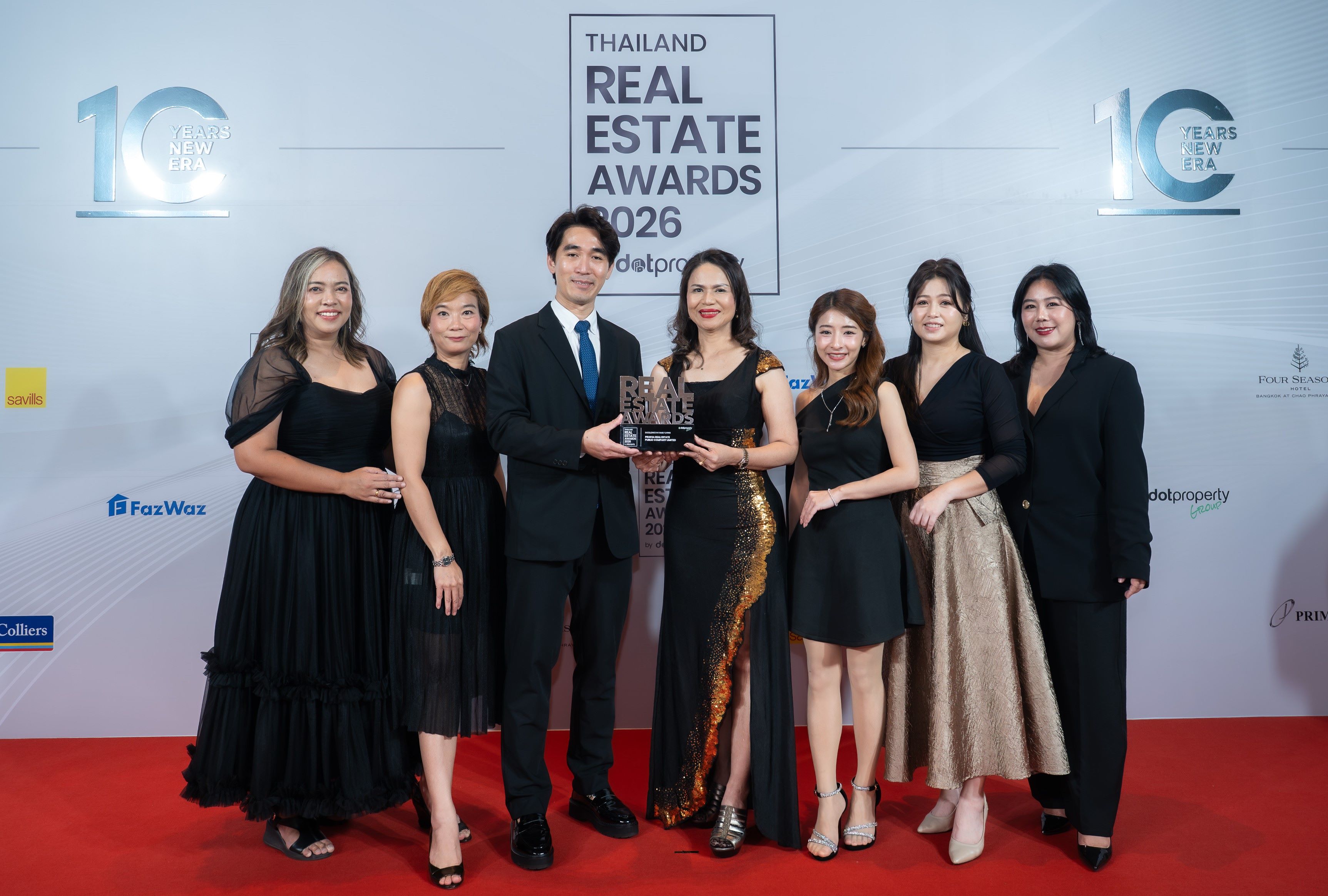 ทีมพฤกษาร่วมแสดงความยินดีในงานประกาศรางวัล