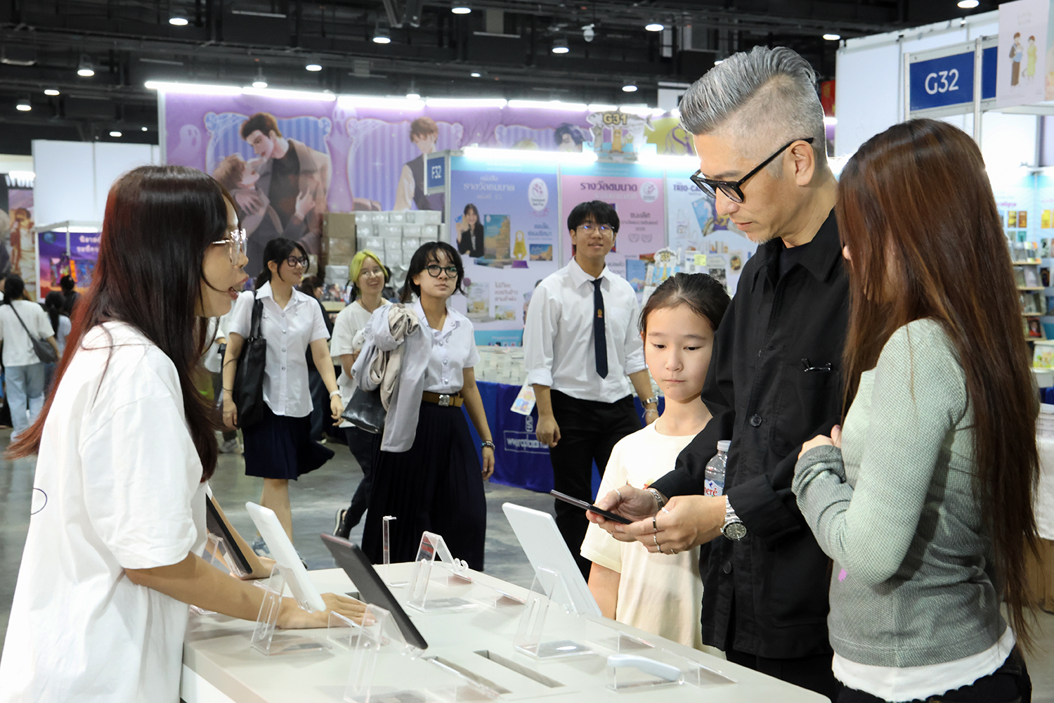 ภาพผู้บริหาร Rakuten Kobo และ MEB Corporation