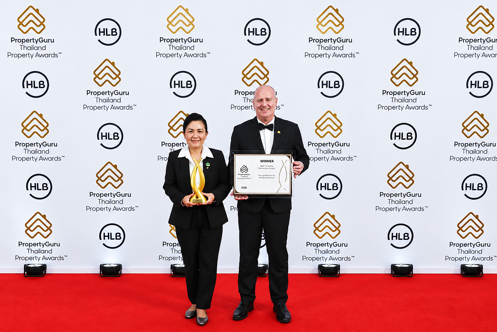 โล่รางวัล Best Township Masterplan Design ของเรนวูด ปาร์ค