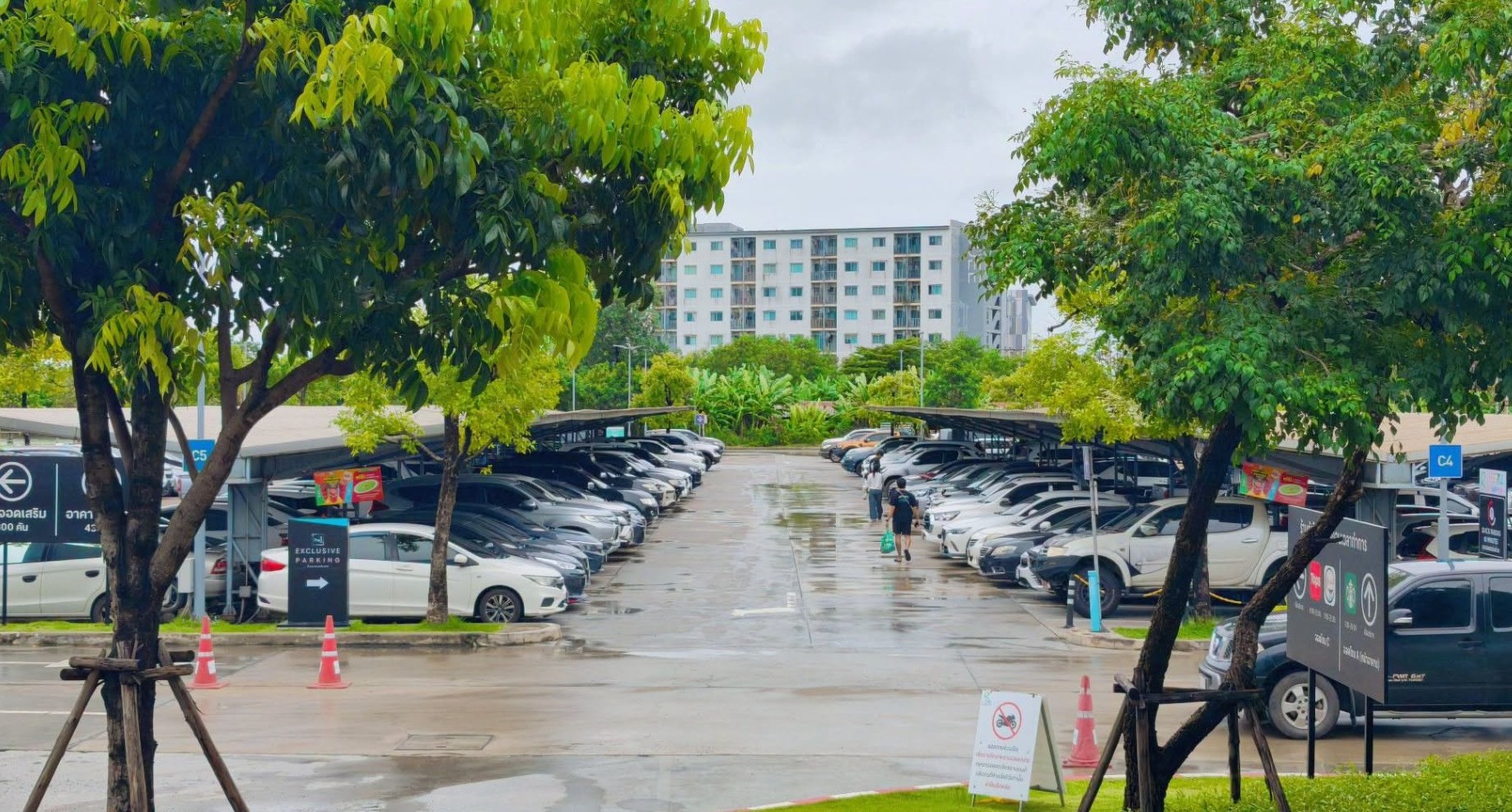 ภาพข่าวโรบินสันไลฟ์สไตล์เปิดพื้นที่ช่วยเหลือผู้ประสบภัยน้ำท่วม