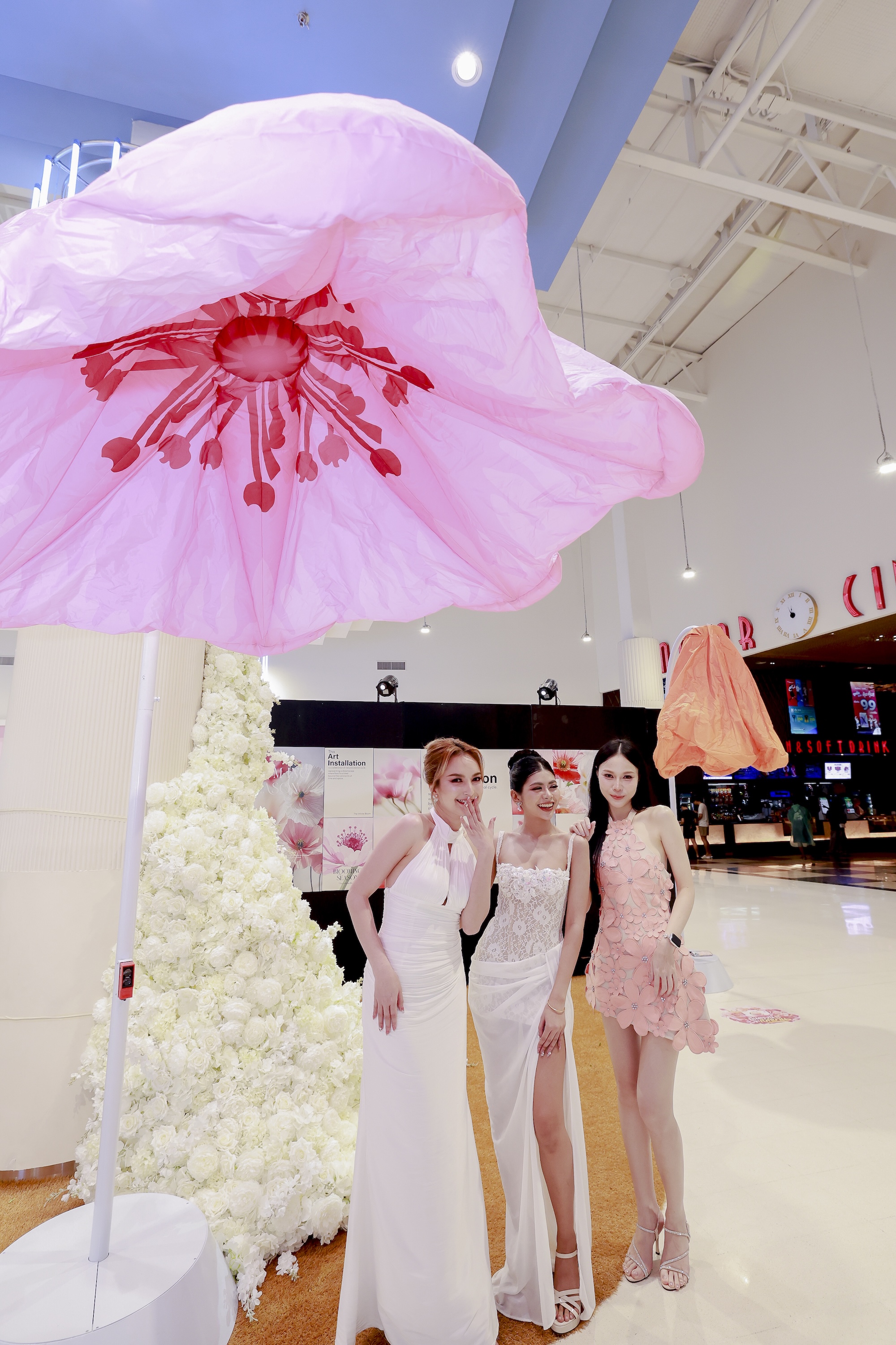 มิสแกรนด์ร่วมงาน Bloom of Love