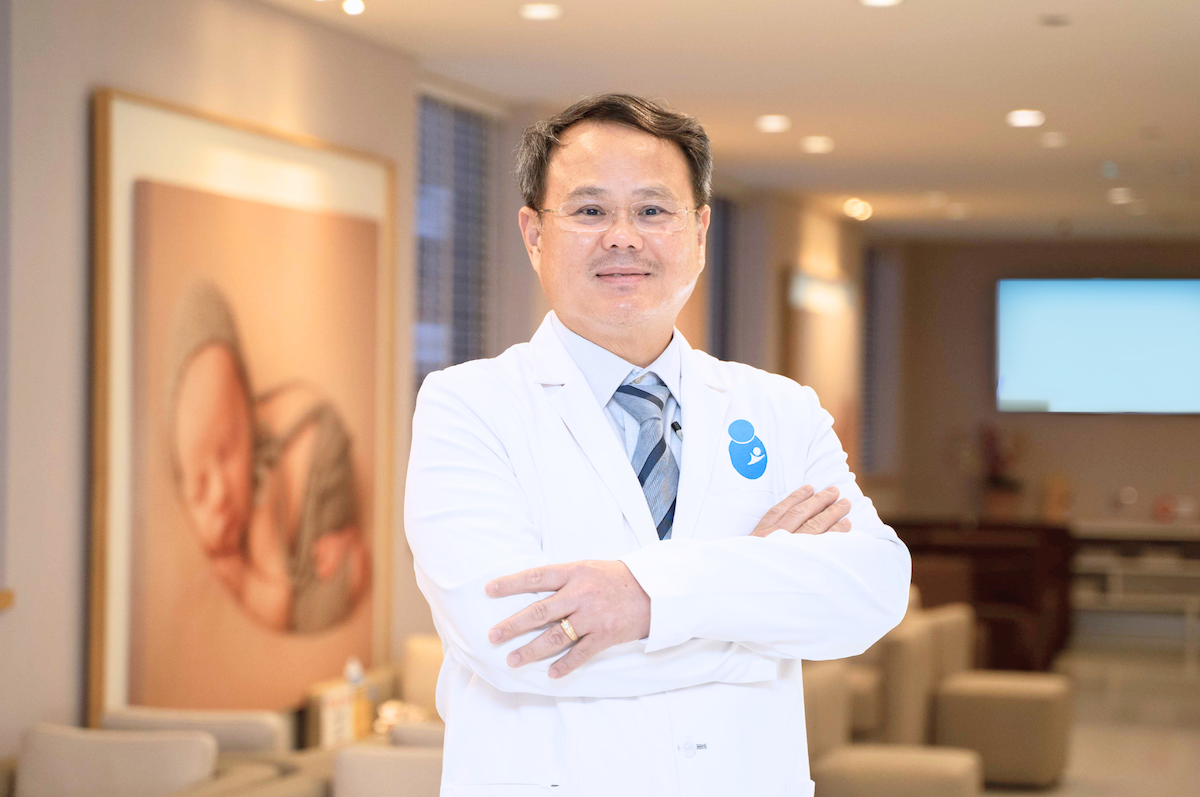 นพ.วิวัฒน์ กว้างคณานุรักษ์ ผู้ก่อตั้งและประธานเจ้าหน้าที่บริหาร SAFE Fertility Group PCL.