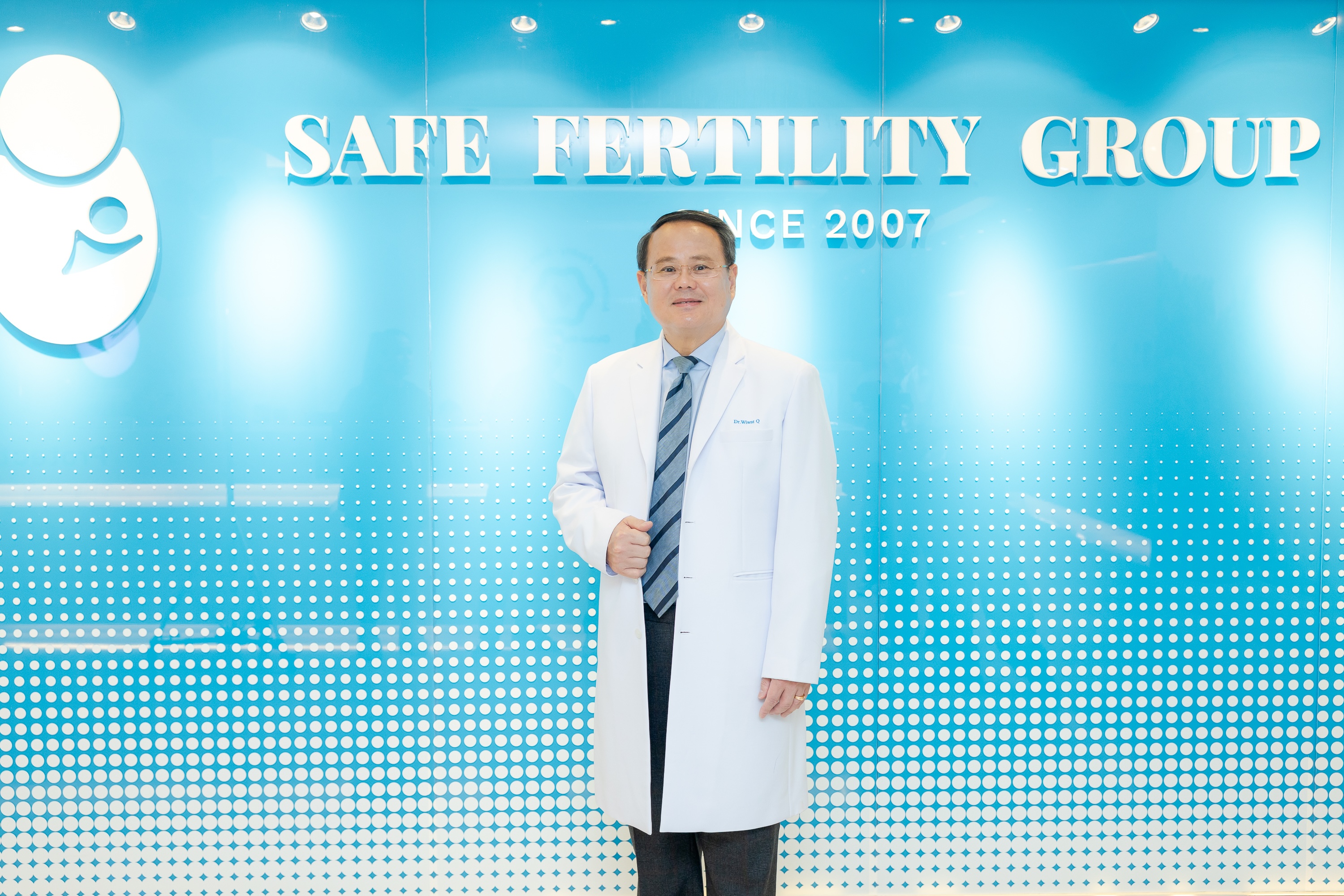 นพ. วิวัฒน์ กว้างคณานุรักษ์ ผู้ก่อตั้งและประธานเจ้าหน้าที่บริหาร SAFE Fertility Group PCL.