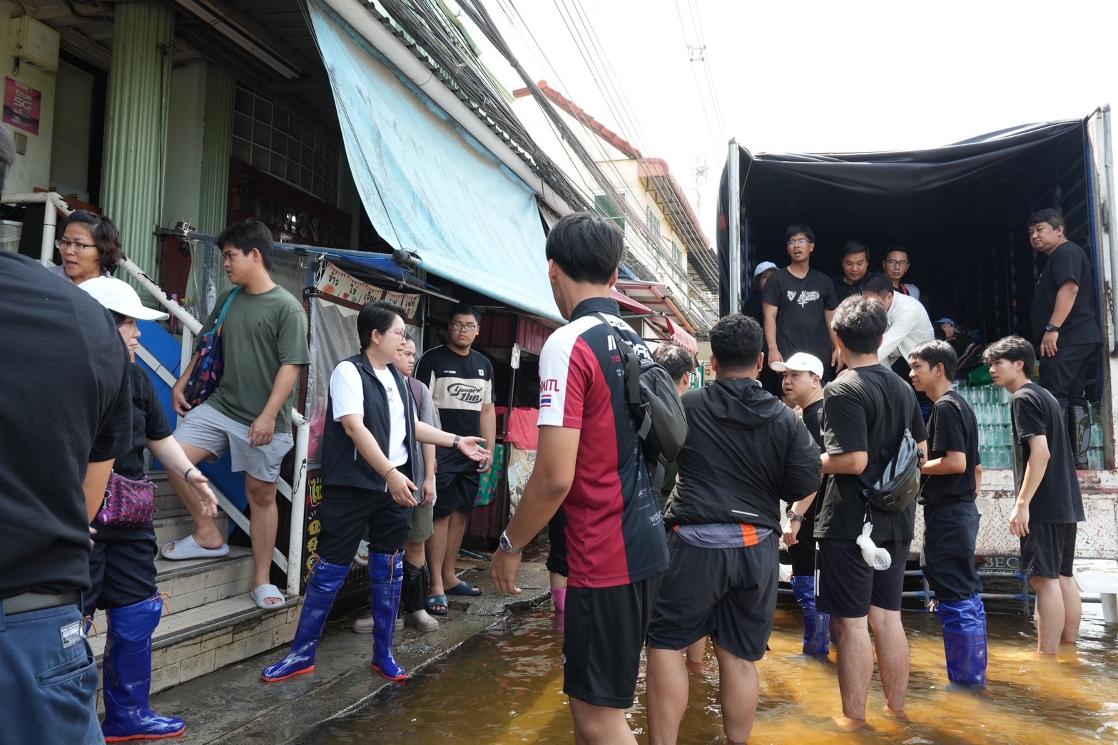 SAM ร่วมให้กำลังใจประชาชนในเขตลาดกระบัง