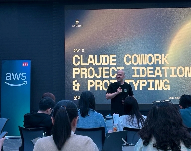 ทีมงานและผู้เข้าร่วมกิจกรรม AI Workshop แสนสิริ x AWS