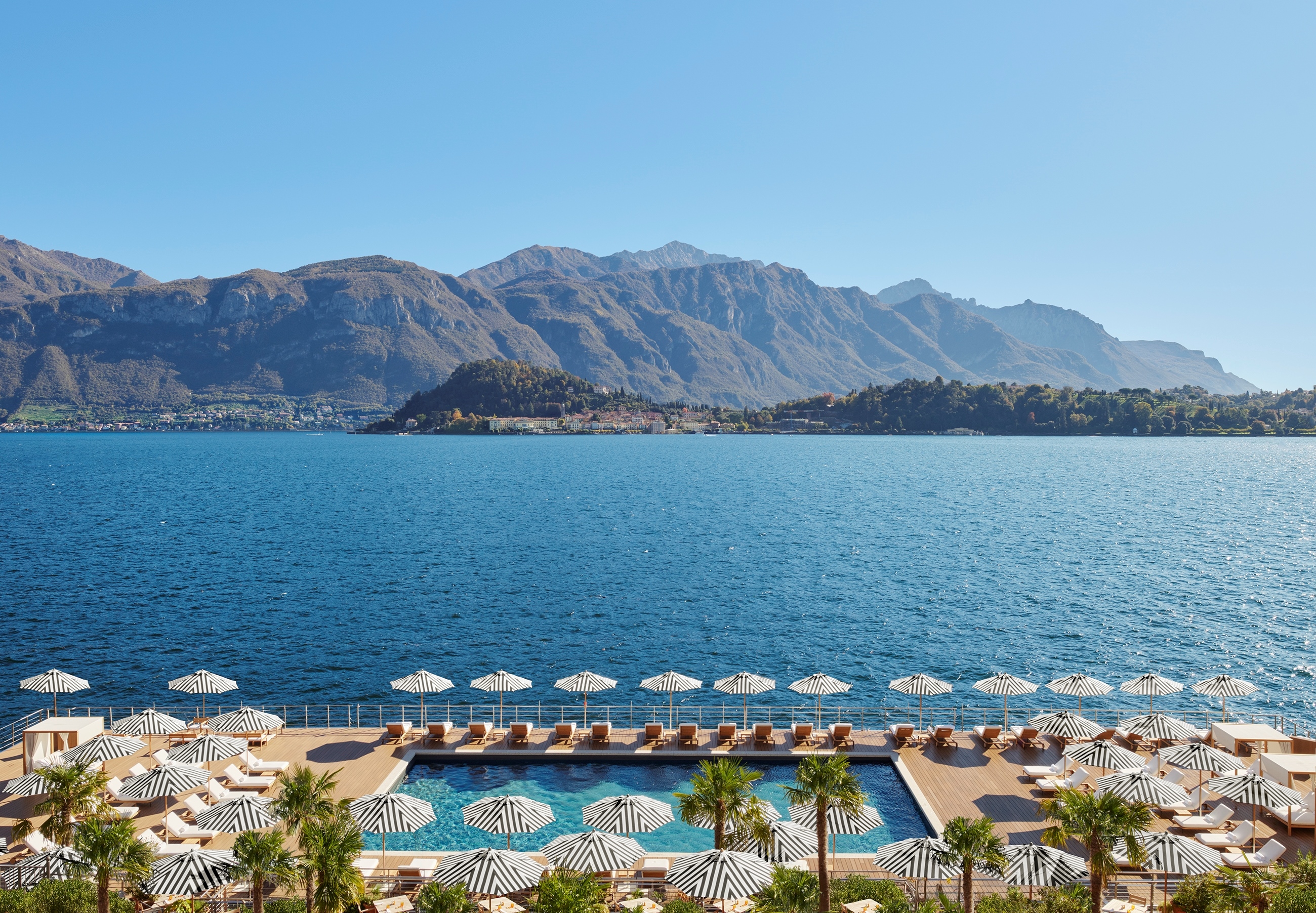 Floating Pool ริมทะเลสาบโคโม โรงแรม The Lake Como EDITION