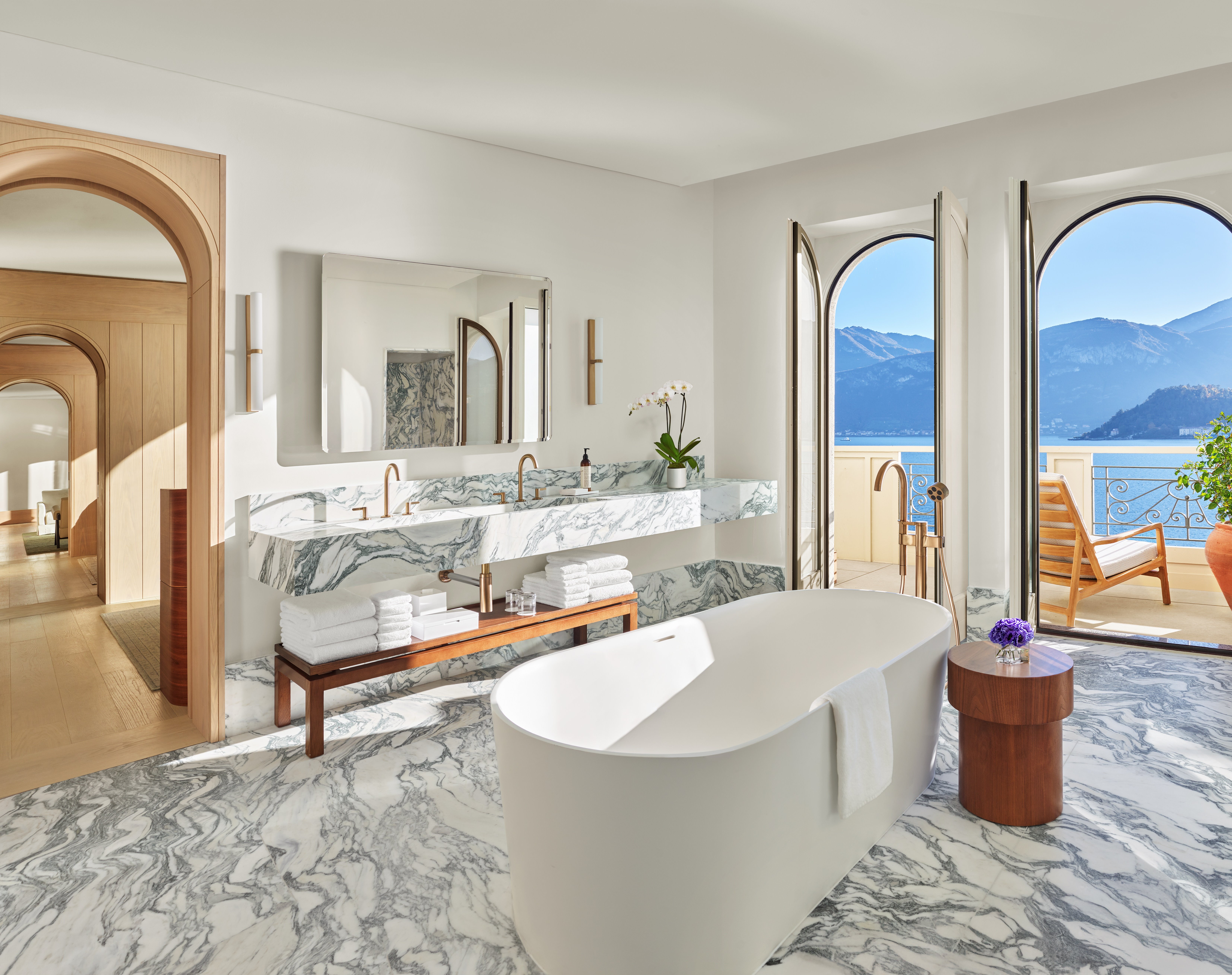 Penthouse Bathroom โรงแรม The Lake Como EDITION