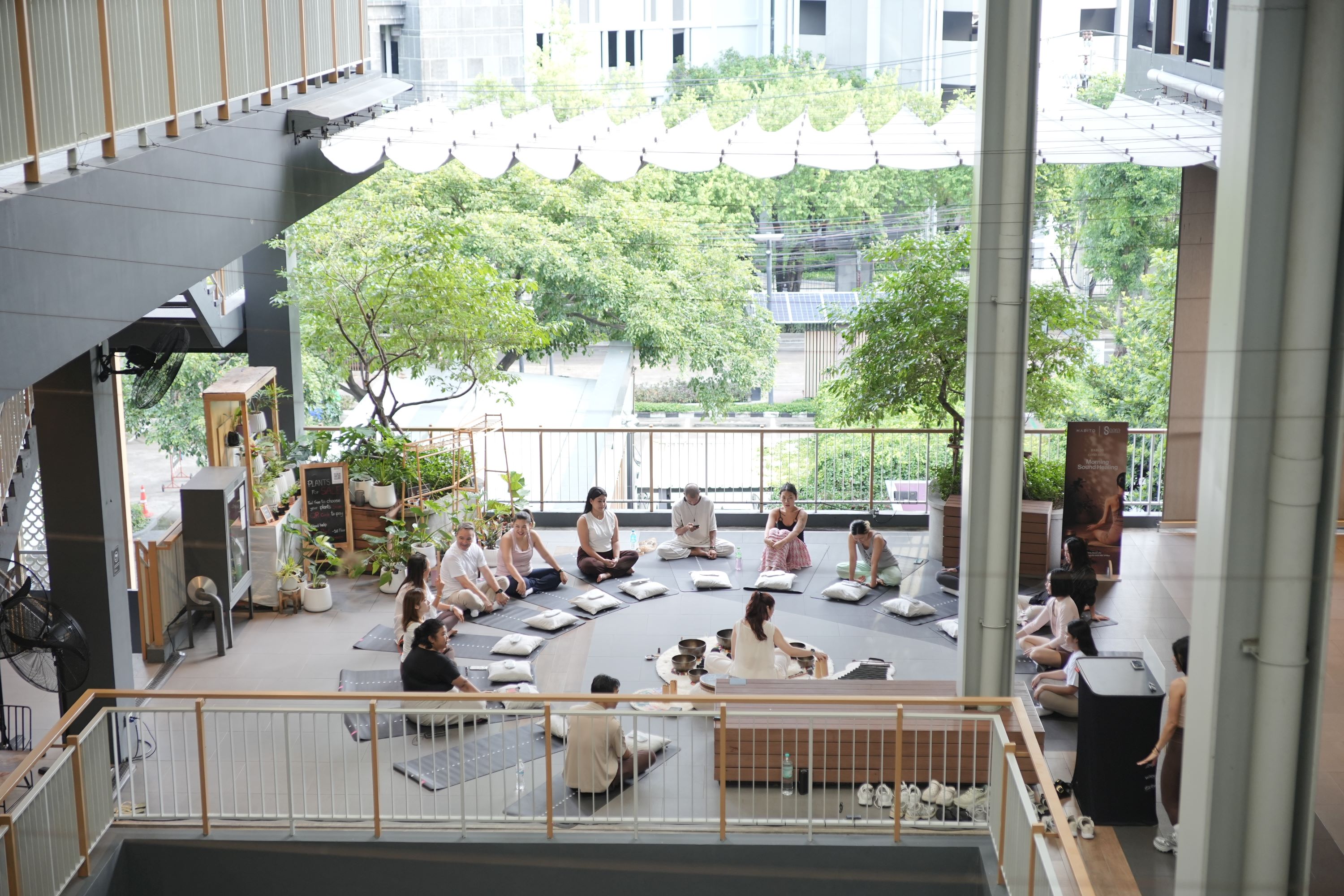 บรรยากาศพื้นที่ส่วนกลางภายใน Habito Mall T77 Community