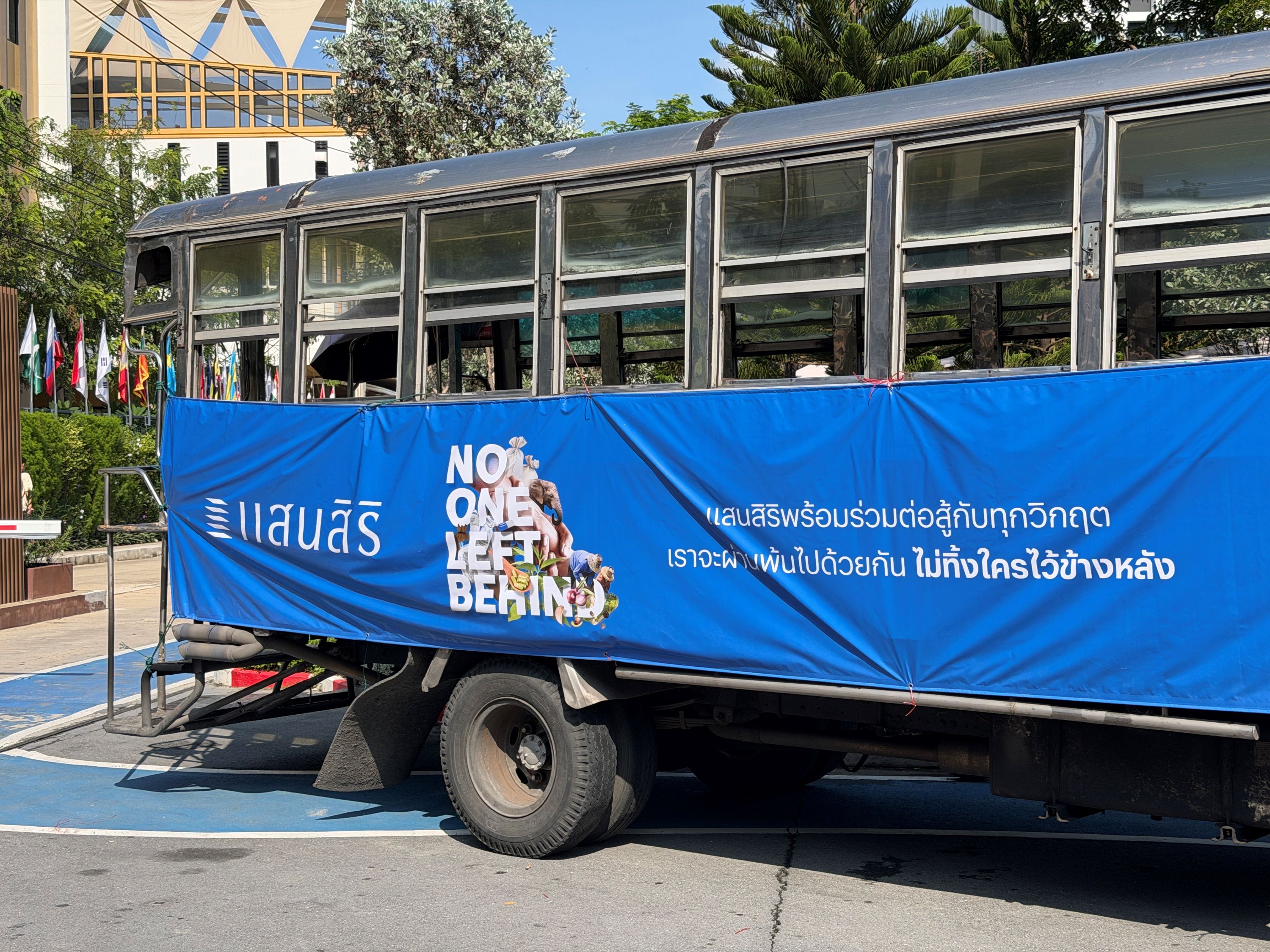 แสนสิริระดมรถรับ-ส่งช่วยเหลือชุมชนโซนวิกฤต