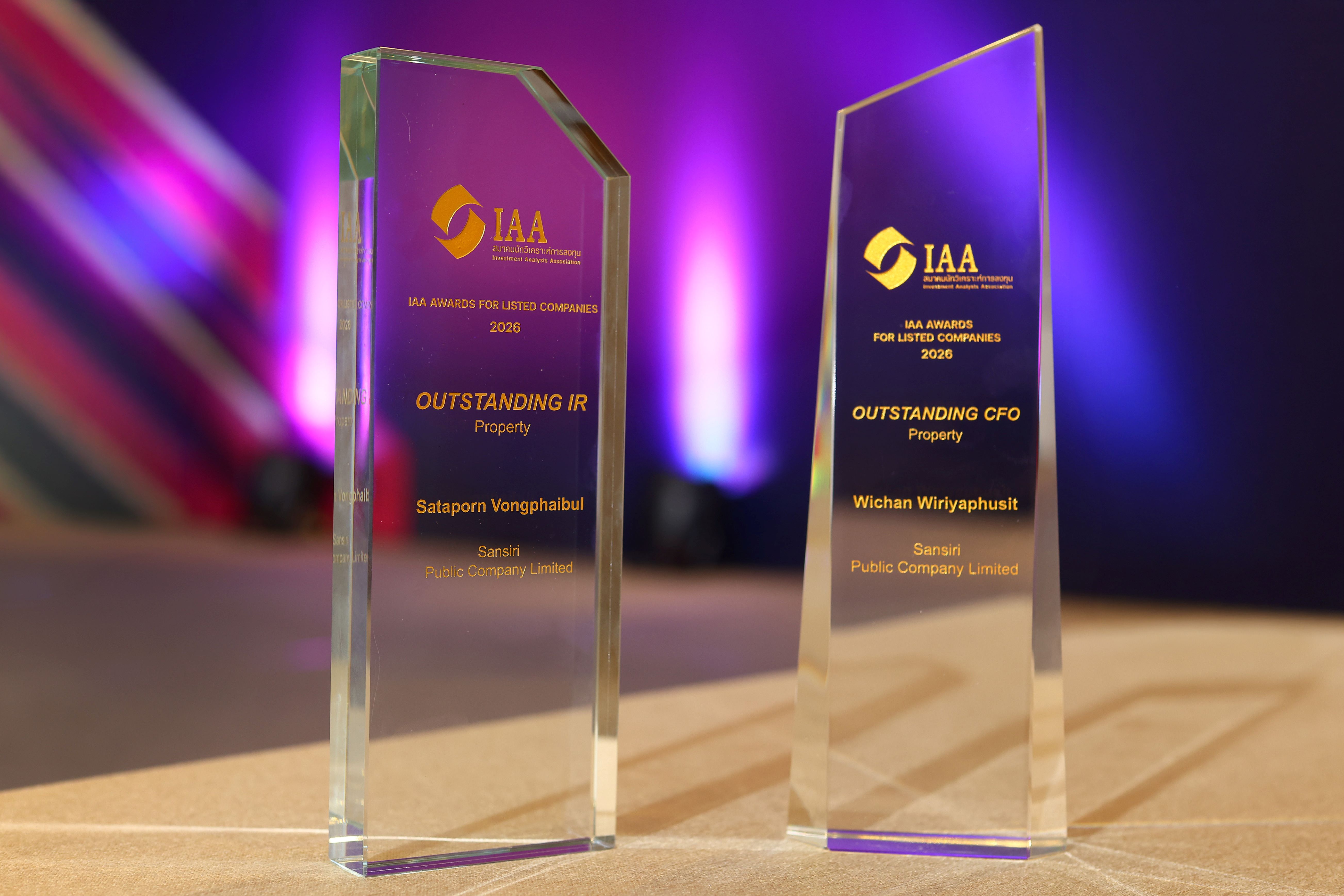 บรรยากาศการรับมอบรางวัล Outstanding CFO และ Outstanding Investor Relations ของแสนสิริ ในพิธี IAA Awards for Listed Companies 2026