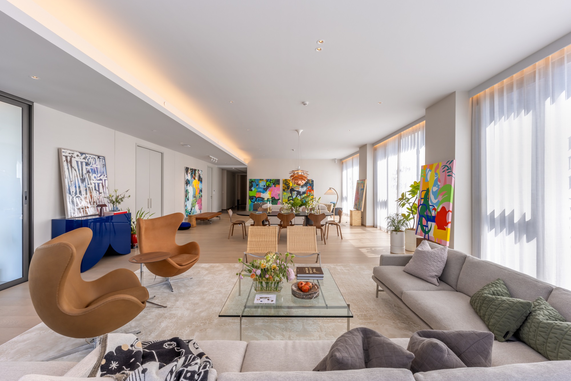 เฟอร์นิเจอร์ระดับไอคอนจาก Fritz Hansen ที่จัดแสดงในงาน