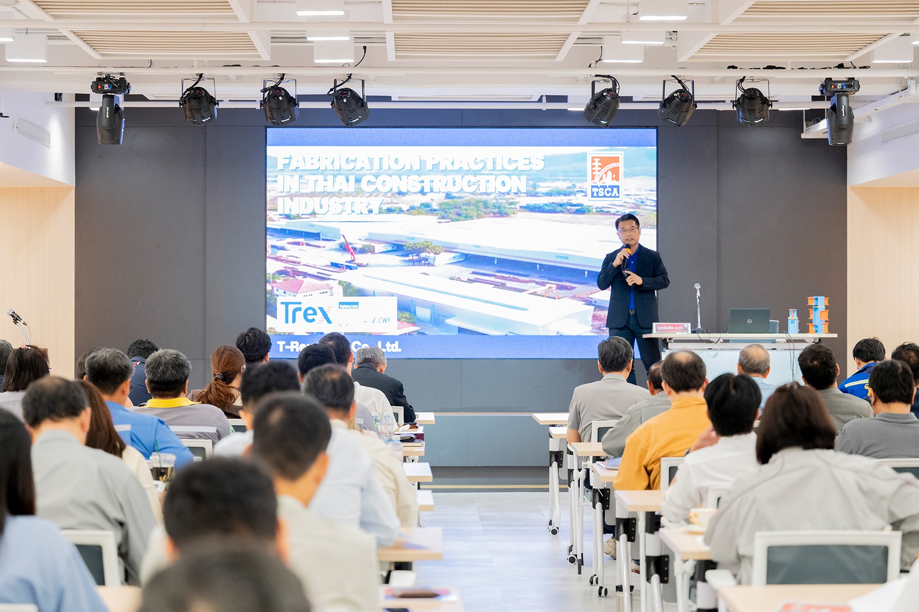ผู้เชี่ยวชาญร่วมเสวนาในงานสัมมนา Thai Steel Fabrication Excellence