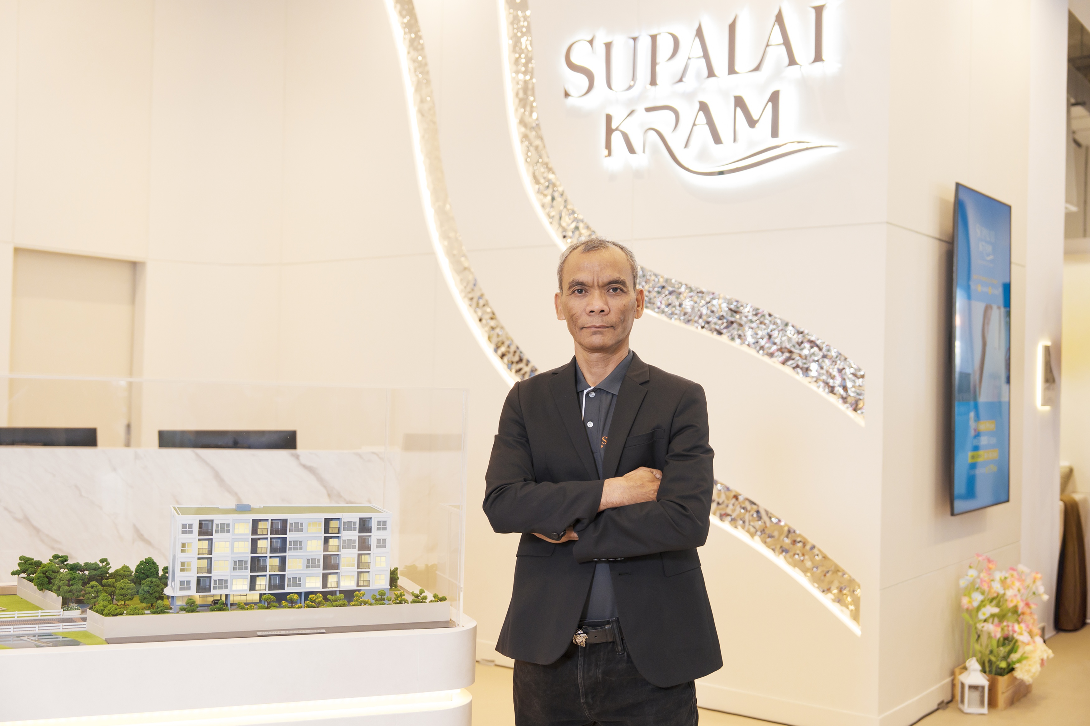 รูปนายชวกร เพ็ชรสลับแก้ว ผู้อำนวยการฝ่าย สายงานโครงการภูมิภาค 3