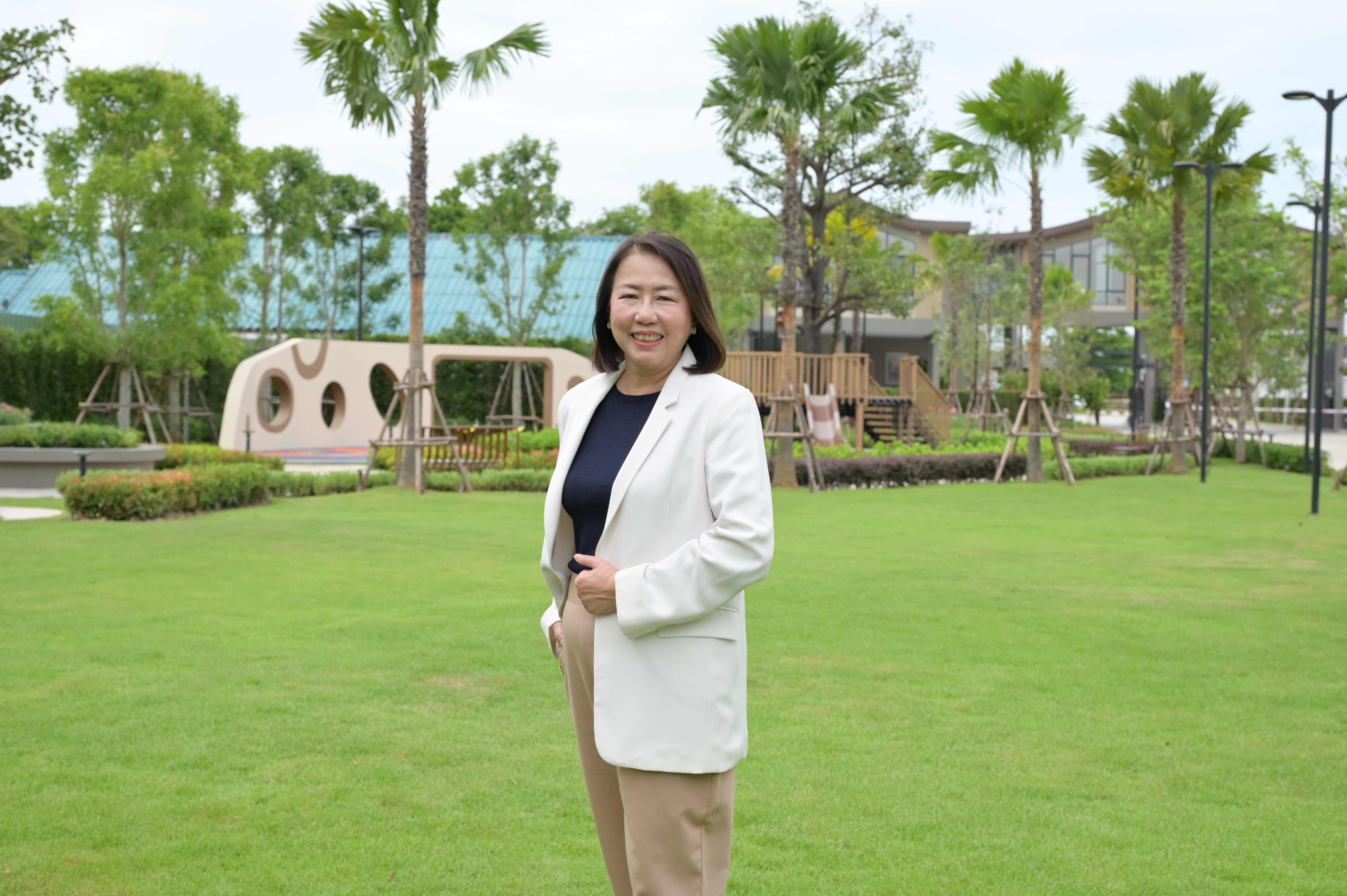 คุณธัญวรัตน์ ปัญญารัตน์ ผู้ช่วยกรรมการผู้จัดการ สายงานการตลาดและการขาย