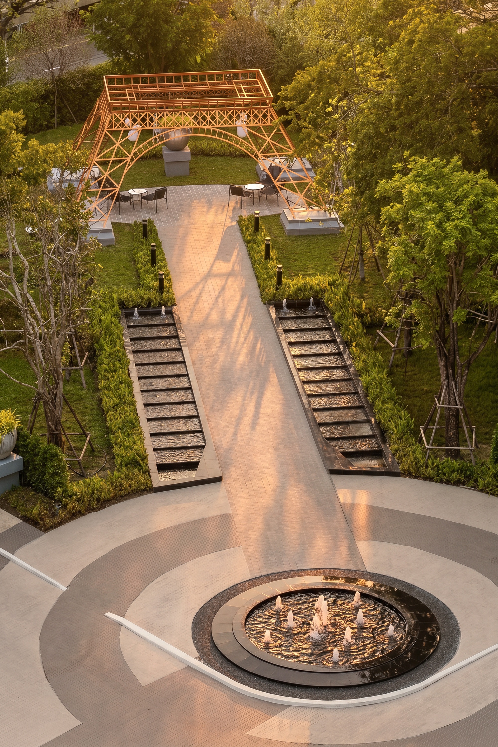 บรรยากาศภายนอกและสวนของโครงการ Supalai PARC Ekkamai–Pattanakarn