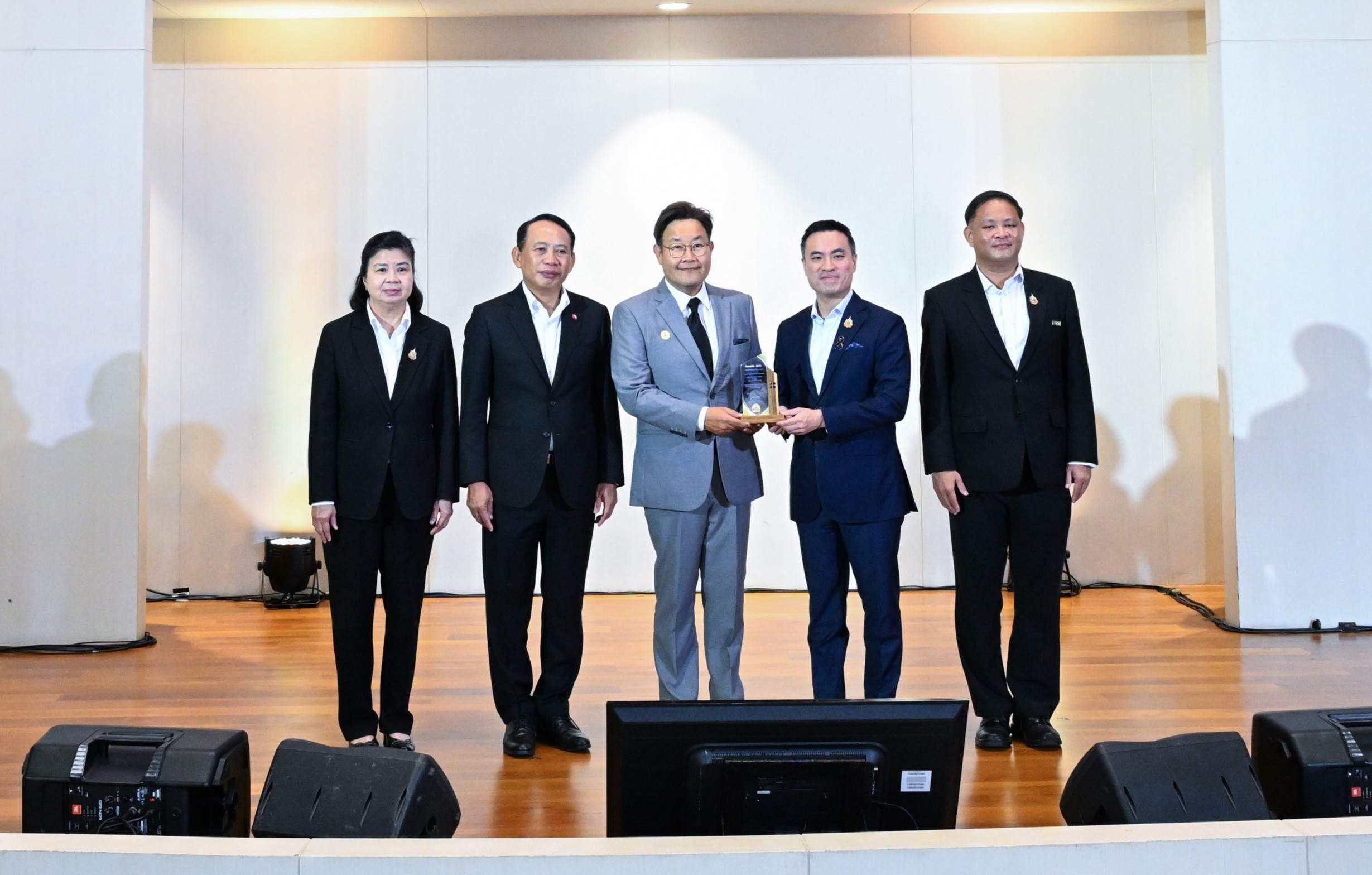 บรรยากาศการรับมอบรางวัลบ้านและอาคารเบอร์ 5 จาก กฟผ. ของศุภาลัย