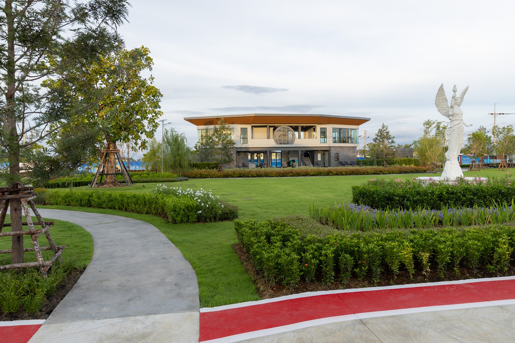 ภาพบ้านเดี่ยวดีไซน์ Tropical Modern ในโครงการศุภาลัย แกรนด์วิลล์ เทิดพระเกียรติ