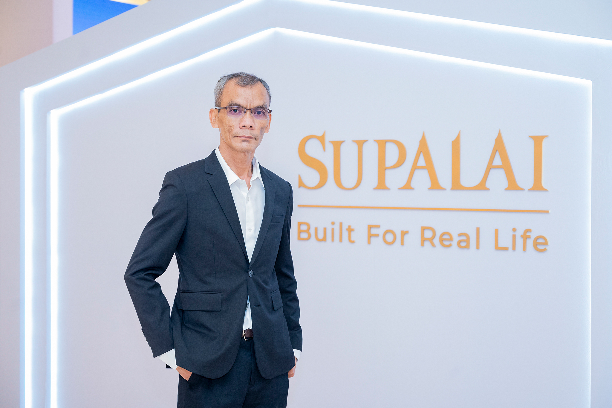 นายชวกร เพ็ชรสลับแก้ว ผู้อำนวยการฝ่าย สายงานโครงการภูมิภาค 3 บริษัท ศุภาลัย จำกัด (มหาชน)