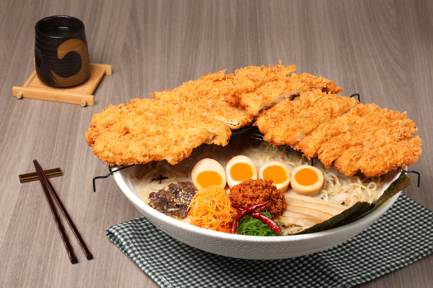 มอนสเตอร์ ไก่คัตสึ ราเมน ชามยักษ์จากแคมเปญ Jumbo Tori Katsu ของร้านไทโชเต