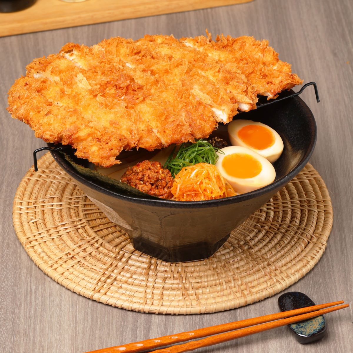 ทงคตสึ ไก่คัตสึจัมโบ้ สไปซี่ราเมน ของร้านไทโชเต