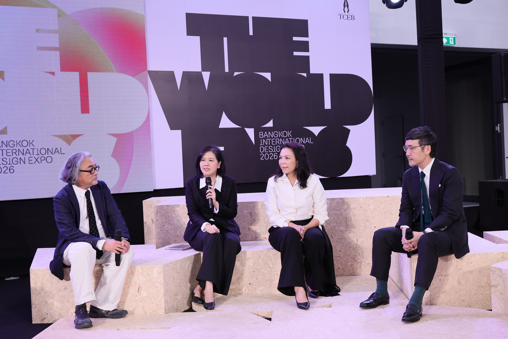บรรยากาศงาน THE WORLD ENDS 2026