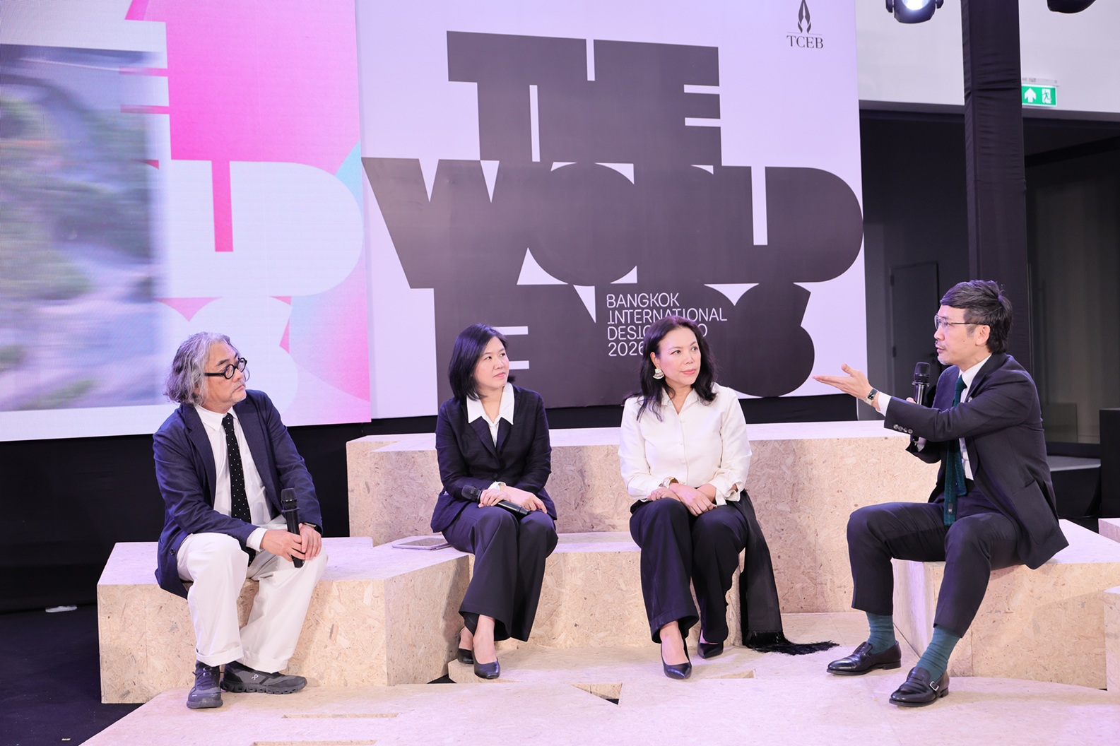 บรรยากาศงาน THE WORLD ENDS 2026