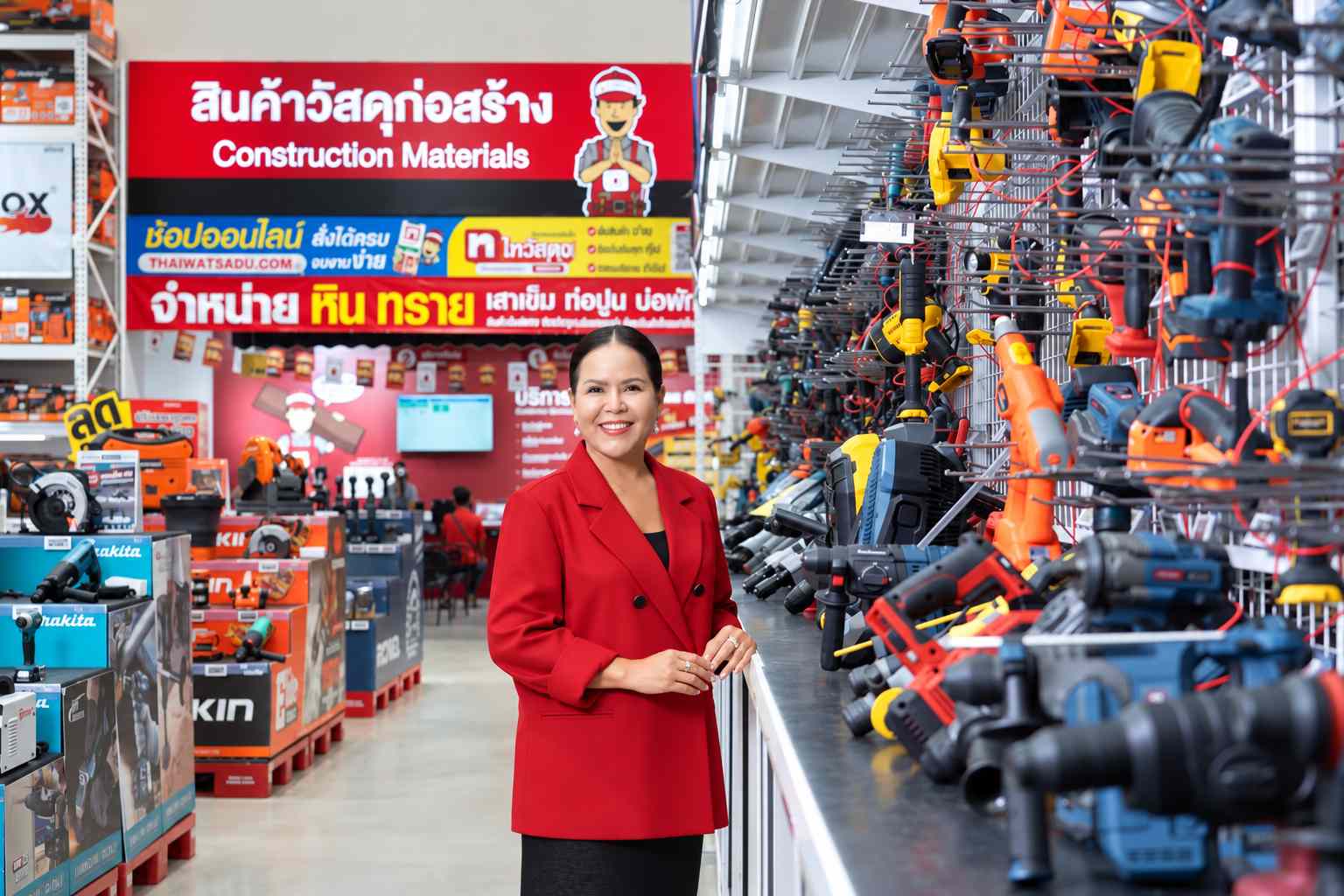 นางสาวชุติพร คงเจริญสุข ผู้ช่วยกรรมการผู้จัดการ ฝ่ายการตลาด บริษัท ซีอาร์ซี ไทวัสดุ จำกัด