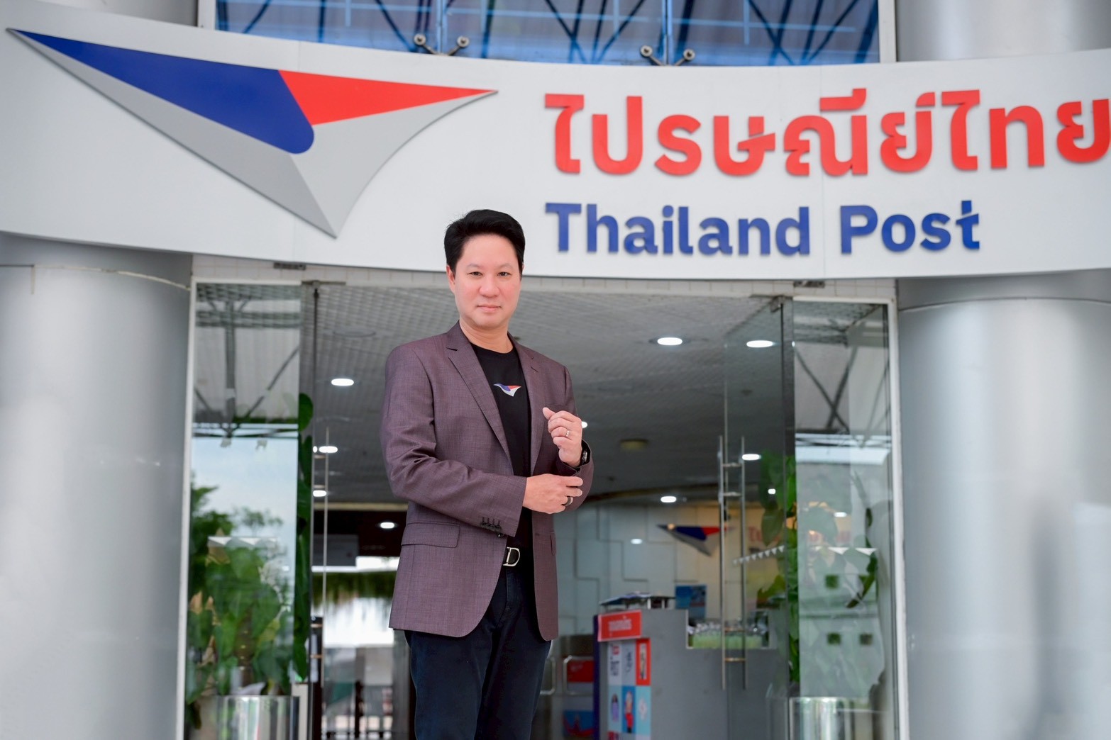 ดร.ดนันท์ สุภัทรพันธุ์ ประธานเจ้าหน้าที่บริหารและกรรมการผู้จัดการใหญ่ บริษัท ไปรษณีย์ไทย จำกัด